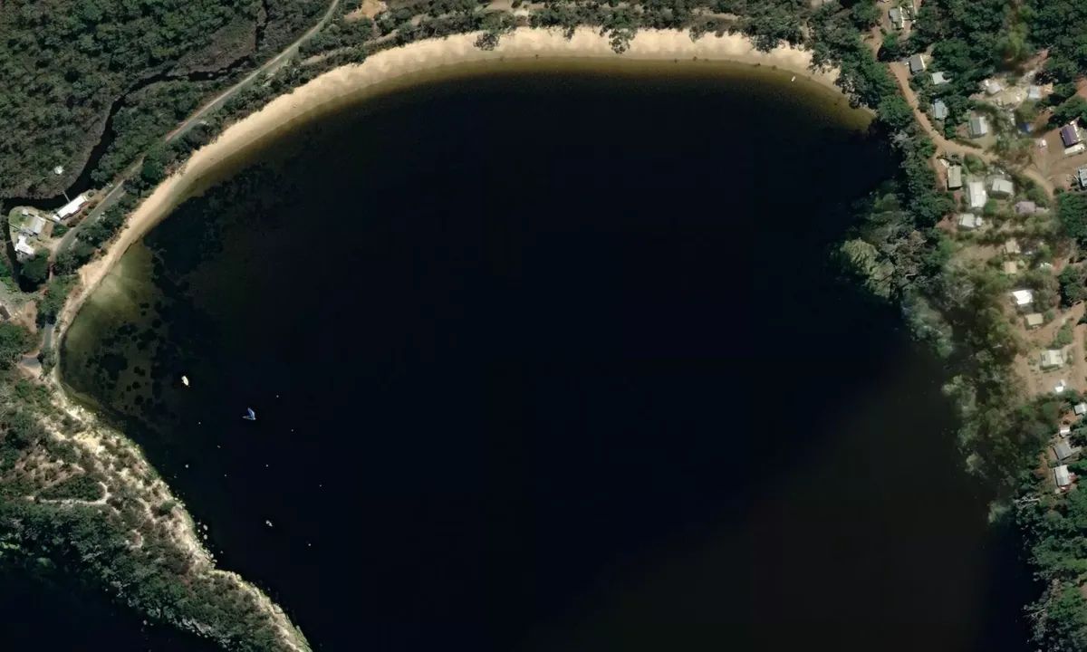 Flyfoto av Randalls Bay