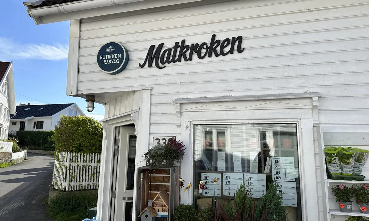 Rasvåg: {"base": "no", "no": "Veldig hyggelig betjening i butikken.", "se": "V\u00e4ldigt trevlig personal i butiken.", "en": "Very friendly staff in the shop.", "da": "Meget venlig betjening i butikken.", "fr": "Personnel tr\u00e8s agr\u00e9able dans le magasin.", "de": "Sehr freundliches Personal im Gesch\u00e4ft.", "es": "Personal de la tienda muy amable.", "it": "Personale molto gentile nel negozio.", "pt": "Atendimento muito agrad\u00e1vel na loja.", "nl": "Zeer vriendelijk personeel in de winkel.", "pl": "Bardzo mi\u0142a obs\u0142uga w sklepie.", "uk": "\u0414\u0443\u0436\u0435 \u043f\u0440\u0438\u0432\u0456\u0442\u043d\u0438\u0439 \u043f\u0435\u0440\u0441\u043e\u043d\u0430\u043b \u0443 \u043a\u0440\u0430\u043c\u043d\u0438\u0446\u0456.", "ro": "Angaja\u021bii magazinului sunt foarte prieteno\u0219i.", "tr": "Ma\u011fazada \u00e7ok samimi \u00e7al\u0131\u015fanlar.", "el": "\u03a0\u03bf\u03bb\u03cd \u03c6\u03b9\u03bb\u03b9\u03ba\u03cc \u03c0\u03c1\u03bf\u03c3\u03c9\u03c0\u03b9\u03ba\u03cc \u03c3\u03c4\u03bf \u03ba\u03b1\u03c4\u03ac\u03c3\u03c4\u03b7\u03bc\u03b1.", "cs": "Velmi p\u0159\u00edjemn\u00e1 obsluha v obchod\u011b.", "hu": "Nagyon kedves kiszolg\u00e1l\u00e1s az \u00fczletben.", "fi": "Eritt\u00e4in mukava henkil\u00f6kunta kaupassa.", "bg": "\u041c\u043d\u043e\u0433\u043e \u043f\u0440\u0438\u044f\u0442\u0435\u043d \u043f\u0435\u0440\u0441\u043e\u043d\u0430\u043b \u0432 \u043c\u0430\u0433\u0430\u0437\u0438\u043d\u0430.", "sr": "Veoma ljubazno osoblje u prodavnici.", "et": "V\u00e4ga meeldiv teenindus poes.", "lv": "\u013boti jauks person\u0101ls veikal\u0101.", "lt": "Labai malonus personalas parduotuv\u0117je."}