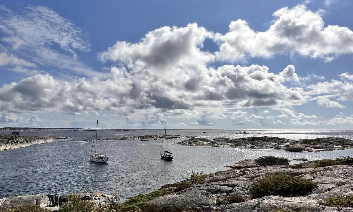 Rauane: Utsikt over bukta sett mot øst.