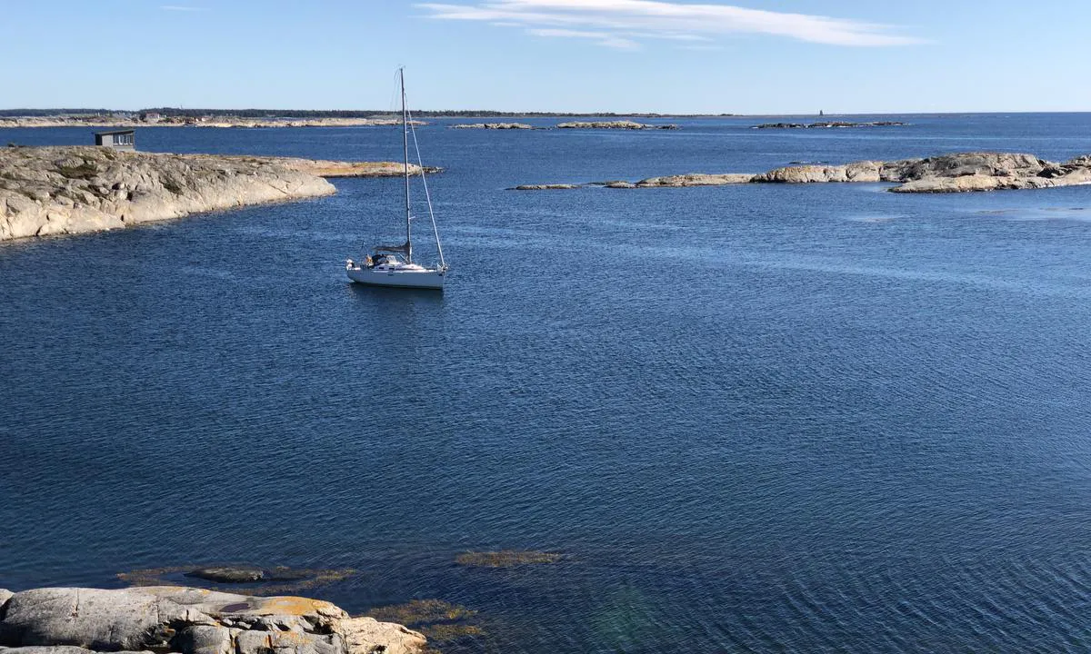 På Rauane ligger du omkranset av blankskurte holmer og skjær.