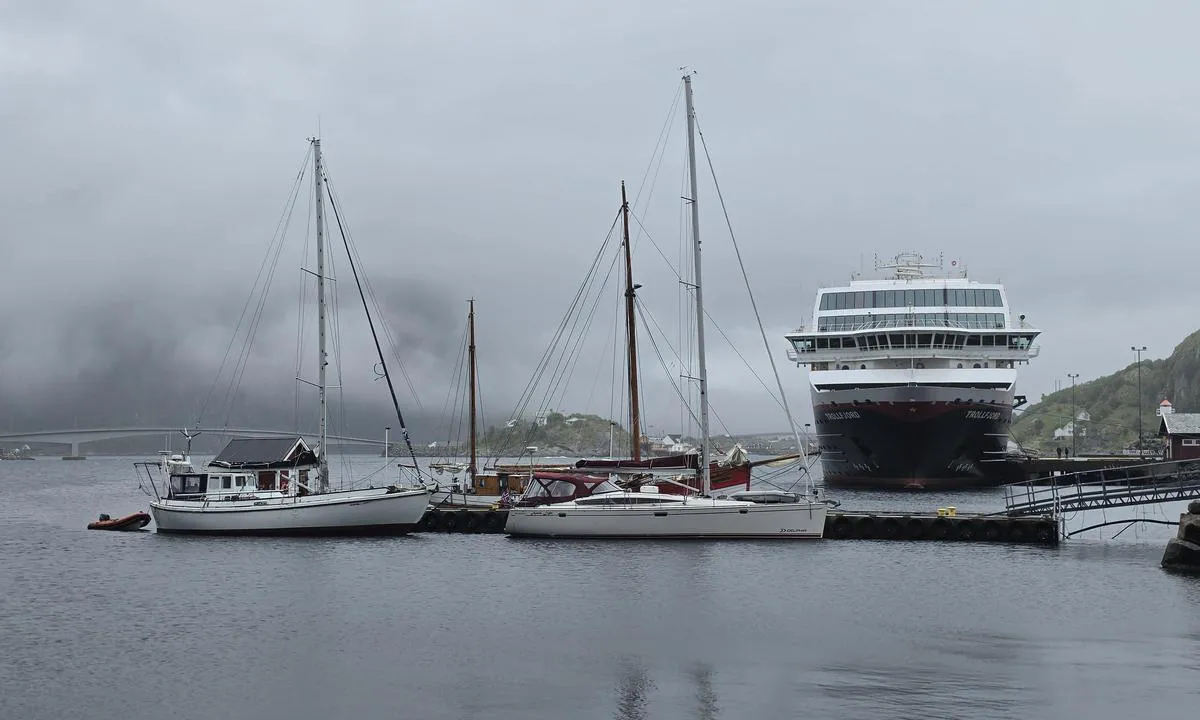 Reine - ved cruisbåtkaia