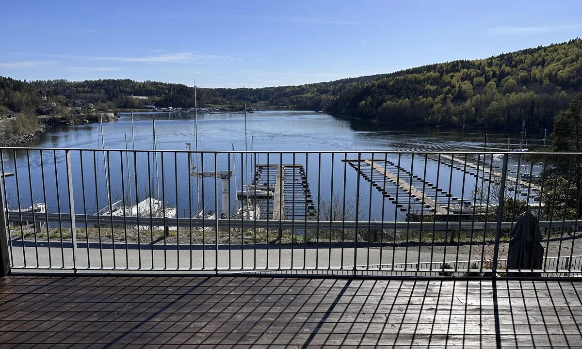 Rinus marina: {"base": "no", "no": "Privat Marina, ikke gjestehavn", "se": "Privat marina, ingen g\u00e4sthamn", "en": "Private Marina, not a guest harbor", "da": "Privat Marina, ikke g\u00e6stehavn", "fr": "Marina priv\u00e9e, pas de port de plaisance", "de": "Privatmarina, kein G\u00e4stehafen", "es": "Marina privada, no es un puerto de escala", "it": "Marina privata, non per ospiti", "pt": "Marina Privada, n\u00e3o \u00e9 porto de h\u00f3spedes", "nl": "Priv\u00e9 Marina, geen passantenhaven", "pl": "Prywatna Marina, nie port go\u015bcinny", "uk": "\u041f\u0440\u0438\u0432\u0430\u0442\u043d\u0430 \u043c\u0430\u0440\u0438\u043d\u0430, \u043d\u0435 \u0434\u043b\u044f \u0433\u043e\u0441\u0442\u0435\u0439", "ro": "Marin\u0103 privat\u0103, nu este port pentru oaspe\u021bi", "tr": "\u00d6zel Marina, misafir liman\u0131 de\u011fil", "el": "\u0399\u03b4\u03b9\u03c9\u03c4\u03b9\u03ba\u03ae \u039c\u03b1\u03c1\u03af\u03bd\u03b1, \u03cc\u03c7\u03b9 \u03bb\u03b9\u03bc\u03ac\u03bd\u03b9 \u03c6\u03b9\u03bb\u03bf\u03be\u03b5\u03bd\u03af\u03b1\u03c2", "cs": "Priv\u00e1tn\u00ed marina, ne pro hosty", "hu": "Priv\u00e1tkik\u00f6t\u0151, nem vend\u00e9gkik\u00f6t\u0151", "fi": "Yksityinen venesatama, ei vierassatama", "bg": "\u0427\u0430\u0441\u0442\u043d\u043e \u041c\u0430\u0440\u0438\u043d\u0430, \u043d\u0435 \u0433\u043e\u0441\u0442\u043e\u043f\u0440\u0438\u0435\u043c\u043d\u043e \u043f\u0440\u0438\u0441\u0442\u0430\u043d\u0438\u0449\u0435", "sr": "\u041f\u0440\u0438\u0432\u0430\u0442\u043d\u0430 \u043c\u0430\u0440\u0438\u043d\u0430, \u043d\u0438\u0458\u0435 \u0433\u043e\u0441\u0442\u0443\u0458\u0443\u045b\u0430 \u043b\u0443\u043a\u0430", "et": "Privaatne jahtsadam, mitte k\u00fclalissadam", "lv": "Priv\u0101ta jahtu osta, nav viesu ostas", "lt": "Privatus uostas, ne sve\u010di\u0173 uostas"}
