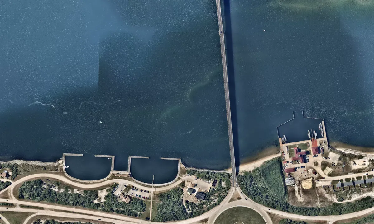 Flyfoto av Robert Moses bridge anchorage.