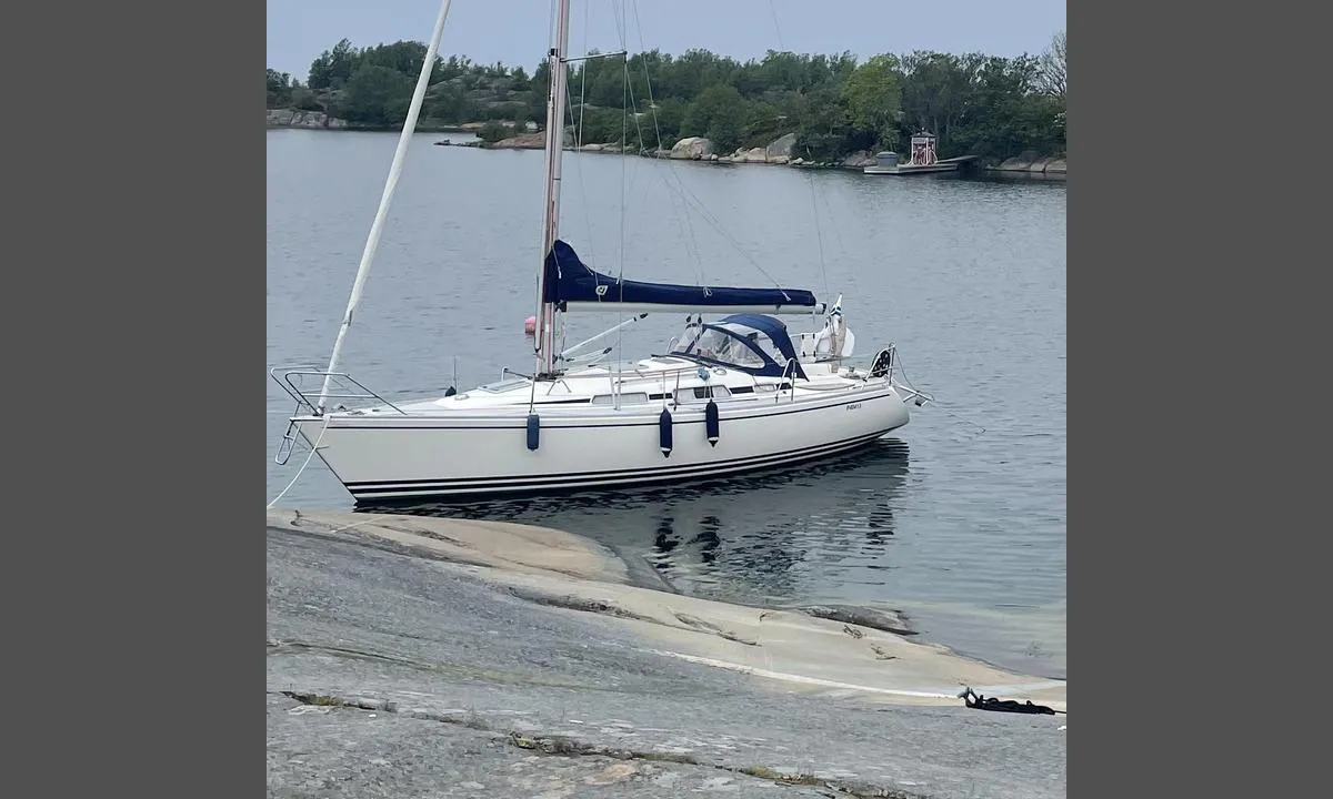 Rödlöga - Megelskär: {"base": "en", "no": "Tjenester p\u00e5 land p\u00e5 Megelsk\u00e4r, bilde fra Seglarberget.", "se": "Tj\u00e4nster i land p\u00e5 Megelsk\u00e4r, foto fr\u00e5n Seglarberget.", "en": "Services on shore of Megelsk\u00e4r, photo from Seglarberget.", "da": "Tjenester p\u00e5 land ved Megelsk\u00e4r, foto fra Seglarberget.", "fr": "Services \u00e0 terre de Megelsk\u00e4r, photo depuis Seglarberget.", "de": "Dienstleistungen an Land von Megelsk\u00e4r, Foto vom Seglarberget.", "es": "Servicios en tierra de Megelsk\u00e4r, foto desde Seglarberget.", "it": "Servizi a terra di Megelsk\u00e4r, foto da Seglarberget.", "pt": "Servi\u00e7os em terra de Megelsk\u00e4r, foto de Seglarberget.", "nl": "Diensten aan wal van Megelsk\u00e4r, foto vanaf Seglarberget.", "pl": "Us\u0142ugi na l\u0105dzie w Megelsk\u00e4r, zdj\u0119cie z Seglarberget.", "uk": "\u041f\u043e\u0441\u043b\u0443\u0433\u0438 \u043d\u0430 \u0431\u0435\u0440\u0435\u0437\u0456 \u041c\u0435\u0433\u0435\u043b\u044c\u0441\u044c\u043a\u0435\u0440\u0430, \u0444\u043e\u0442\u043e \u0437 \u0421\u0435\u0433\u043b\u0430\u0440\u0431\u0435\u0440\u0433\u0435\u0442\u0443.", "ro": "Servicii pe \u021b\u0103rm \u00een Megelsk\u00e4r, fotografie de la Seglarberget.", "tr": "Megelsk\u00e4r k\u0131y\u0131s\u0131ndaki hizmetler, Seglarberget'ten foto\u011fraf.", "el": "\u03a5\u03c0\u03b7\u03c1\u03b5\u03c3\u03af\u03b5\u03c2 \u03c3\u03c4\u03b7\u03bd \u03b1\u03ba\u03c4\u03ae \u03c4\u03bf\u03c5 Megelsk\u00e4r, \u03c6\u03c9\u03c4\u03bf\u03b3\u03c1\u03b1\u03c6\u03af\u03b1 \u03b1\u03c0\u03cc \u03c4\u03bf Seglarberget.", "cs": "Slu\u017eby na pob\u0159e\u017e\u00ed Megelsk\u00e4r, fotografie ze Seglarberget.", "hu": "Szolg\u00e1ltat\u00e1sok Megelsk\u00e4r partj\u00e1n, f\u00e9nyk\u00e9p a Seglarbergetr\u0151l.", "fi": "Palvelut Megelsk\u00e4rin rannalla, kuva Seglarbergetilt\u00e4.", "bg": "\u0423\u0441\u043b\u0443\u0433\u0438 \u043d\u0430 \u0431\u0440\u0435\u0433\u0430 \u043d\u0430 Megelsk\u00e4r, \u0441\u043d\u0438\u043c\u043a\u0430 \u043e\u0442 Seglarberget.", "sr": "Usluge na obali Megelsk\u00e4r-a, fotografija sa Seglarbergeta.", "et": "Teenused Megelsk\u00e4ris kaldal, foto Seglarbergetilt.", "lv": "Pakalpojumi Megelsk\u0113ras krast\u0101, foto no Seglarberget.", "lt": "Paslaugos Megelsk\u00e4r krante, nuotrauka i\u0161 Seglarberget."}