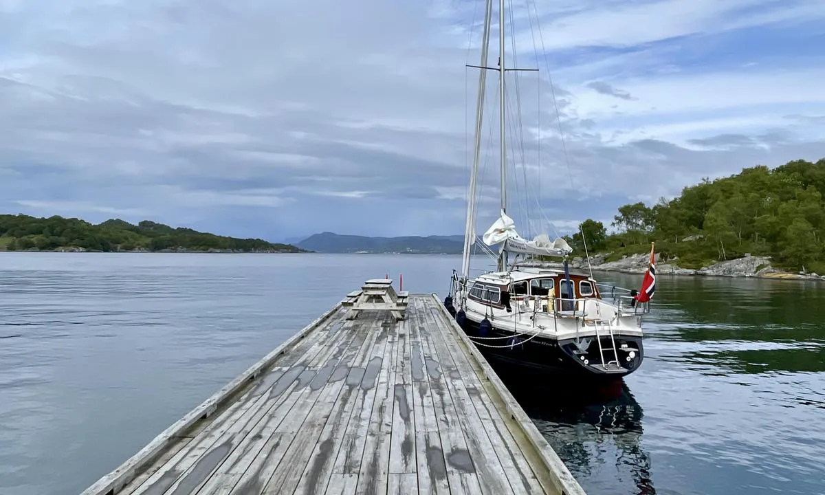 Rossøysundet: {"base": "no", "no": "Noen ganger er det \u00e5lreit.", "se": "Ibland \u00e4r det okej.", "en": "Sometimes it's alright.", "da": "Nogle gange er det helt fint.", "fr": "Parfois, c'est correct.", "de": "Manchmal ist es in Ordnung.", "es": "A veces est\u00e1 bien.", "it": "A volte va bene.", "pt": "\u00c0s vezes est\u00e1 tudo bem.", "nl": "Soms is het prima.", "pl": "Czasami jest w porz\u0105dku.", "uk": "\u0406\u043d\u043e\u0434\u0456 \u0432\u0441\u0435 \u0434\u043e\u0431\u0440\u0435.", "ro": "Uneori este \u00een regul\u0103.", "tr": "Bazen iyidir.", "el": "\u039c\u03b5\u03c1\u03b9\u03ba\u03ad\u03c2 \u03c6\u03bf\u03c1\u03ad\u03c2 \u03b5\u03af\u03bd\u03b1\u03b9 \u03b5\u03bd\u03c4\u03ac\u03be\u03b5\u03b9.", "cs": "N\u011bkdy je to v pohod\u011b.", "hu": "N\u00e9ha minden rendben van.", "fi": "Joskus se on ihan okei.", "bg": "\u041f\u043e\u043d\u044f\u043a\u043e\u0433\u0430 \u0435 \u0434\u043e\u0431\u0440\u0435.", "sr": "Ponekad je sve u redu.", "et": "M\u00f5nikord on k\u00f5ik korras.", "lv": "Da\u017ereiz ir labi.", "lt": "Kartais viskas gerai."}