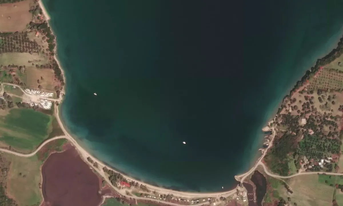 Flyfoto av Roúgas Bay