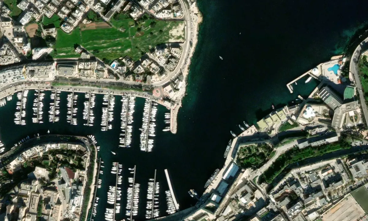 Flyfoto av Royal Yacht Club Marina