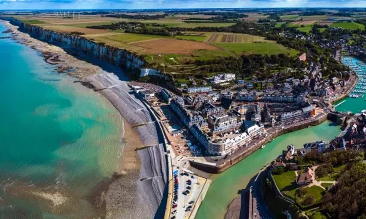 {"base": "en", "no": "Foto fra https://www.seine-maritime-tourisme.com/en/destination/coast-beaches/seaside-towns/saint-valery-en-caux/.", "se": "Foto fr\u00e5n https://www.seine-maritime-tourisme.com/en/destination/coast-beaches/seaside-towns/saint-valery-en-caux/.", "en": "Photo from https://www.seine-maritime-tourisme.com/en/destination/coast-beaches/seaside-towns/saint-valery-en-caux/.", "da": "Foto fra https://www.seine-maritime-tourisme.com/en/destination/coast-beaches/seaside-towns/saint-valery-en-caux/.", "fr": "Photo de https://www.seine-maritime-tourisme.com/fr/destination/cote-plages/villes-bord-de-mer/saint-valery-en-caux/.", "de": "Foto von https://www.seine-maritime-tourisme.com/de/destination/kueste-straende/kuestenstaedte/saint-valery-en-caux/.", "es": "Foto de https://www.seine-maritime-tourisme.com/en/destination/coast-beaches/seaside-towns/saint-valery-en-caux/.", "it": "Foto da https://www.seine-maritime-tourisme.com/en/destination/coast-beaches/seaside-towns/saint-valery-en-caux/.", "pt": "Foto de https://www.seine-maritime-tourisme.com/en/destination/coast-beaches/seaside-towns/saint-valery-en-caux/.", "nl": "Foto van https://www.seine-maritime-tourisme.com/en/destination/coast-beaches/seaside-towns/saint-valery-en-caux/.", "pl": "Zdj\u0119cie z https://www.seine-maritime-tourisme.com/en/destination/coast-beaches/seaside-towns/saint-valery-en-caux/.", "uk": "\u0424\u043e\u0442\u043e \u0437 https://www.seine-maritime-tourisme.com/en/destination/coast-beaches/seaside-towns/saint-valery-en-caux/.", "ro": "Fotografie de pe https://www.seine-maritime-tourisme.com/en/destination/coast-beaches/seaside-towns/saint-valery-en-caux/.", "tr": "Foto\u011fraf https://www.seine-maritime-tourisme.com/en/destination/coast-beaches/seaside-towns/saint-valery-en-caux/ adresinden al\u0131nm\u0131\u015ft\u0131r.", "el": "\u03a6\u03c9\u03c4\u03bf\u03b3\u03c1\u03b1\u03c6\u03af\u03b1 \u03b1\u03c0\u03cc https://www.seine-maritime-tourisme.com/en/destination/coast-beaches/seaside-towns/saint-valery-en-caux/.", "cs": "Foto z https://www.seine-maritime-tourisme.com/en/destination/coast-beaches/seaside-towns/saint-valery-en-caux/.", "hu": "Fot\u00f3 innen: https://www.seine-maritime-tourisme.com/hu/desztinacio/part-strandok/tengerparti-varosok/saint-valery-en-caux/", "fi": "Kuva osoitteesta https://www.seine-maritime-tourisme.com/en/destination/coast-beaches/seaside-towns/saint-valery-en-caux/.", "bg": "\u0421\u043d\u0438\u043c\u043a\u0430 \u043e\u0442 https://www.seine-maritime-tourisme.com/en/destination/coast-beaches/seaside-towns/saint-valery-en-caux/.", "sr": "Fotografija sa https://www.seine-maritime-tourisme.com/en/destination/coast-beaches/seaside-towns/saint-valery-en-caux/.", "et": "Foto aadressilt https://www.seine-maritime-tourisme.com/en/destination/coast-beaches/seaside-towns/saint-valery-en-caux/.", "lv": "Foto no https://www.seine-maritime-tourisme.com/en/destination/coast-beaches/seaside-towns/saint-valery-en-caux/.", "lt": "Nuotrauka i\u0161 https://www.seine-maritime-tourisme.com/en/destination/coast-beaches/seaside-towns/saint-valery-en-caux/."}