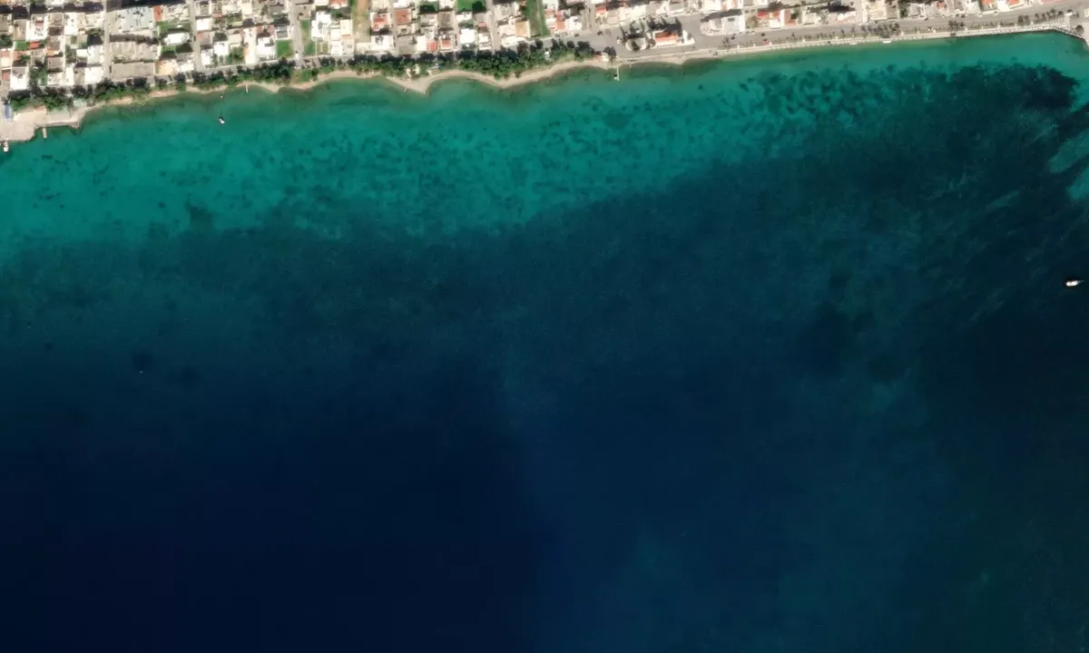 Flyfoto av Salamina Bay