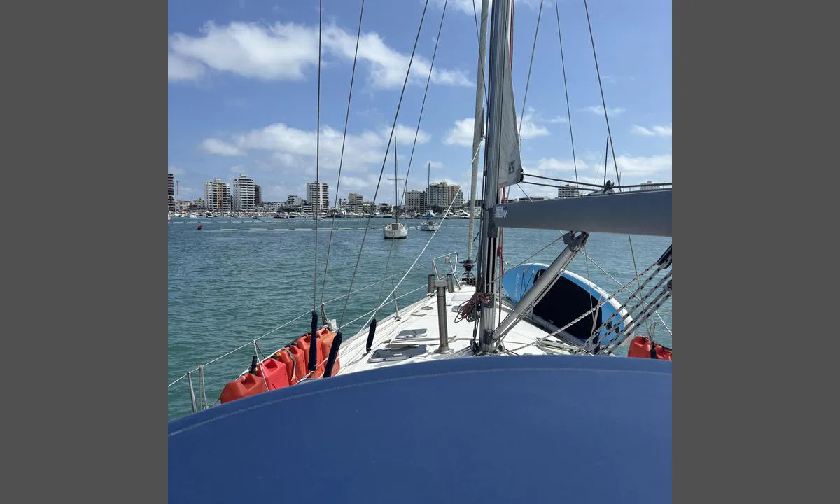Salinas - Ecuador: {"base": "no", "no": "Viser buen fra b\u00e5ten", "se": "Visar f\u00f6ren fr\u00e5n b\u00e5ten", "en": "Showing the bow from the boat", "da": "Viser st\u00e6vnen fra b\u00e5den", "fr": "Montre l'\u00e9trave du bateau", "de": "Zeigt den Bug vom Boot", "es": "Mostrando la boya desde el barco", "it": "Mostra la prua dalla barca", "pt": "Mostra a proa do barco", "nl": "Toont de boeg vanaf de boot", "pl": "Pokazuje dzi\u00f3b \u0142odzi", "uk": "\u041f\u043e\u043a\u0430\u0437\u0443\u0454 \u043d\u043e\u0441\u043e\u0432\u0443 \u0447\u0430\u0441\u0442\u0438\u043d\u0443 \u0447\u043e\u0432\u043d\u0430", "ro": "Afi\u0219eaz\u0103 prova b\u0103rcii", "tr": "Teknenin \u00f6n taraf\u0131n\u0131 g\u00f6steriyor", "el": "\u0394\u03b5\u03af\u03c7\u03bd\u03b5\u03b9 \u03c4\u03b7\u03bd \u03c0\u03bb\u03ce\u03c1\u03b7 \u03b1\u03c0\u03cc \u03c4\u03bf \u03c3\u03ba\u03ac\u03c6\u03bf\u03c2", "cs": "Ukazuje p\u0159\u00ed\u010f lodi", "hu": "Mutatja a haj\u00f3 orr\u00e1t", "fi": "N\u00e4ytt\u00e4\u00e4 veneen keulan", "bg": "\u041f\u043e\u043a\u0430\u0437\u0432\u0430 \u043d\u043e\u0441\u0430 \u043d\u0430 \u043b\u043e\u0434\u043a\u0430\u0442\u0430", "sr": "Prikazuje pramac sa broda", "et": "N\u00e4itab laeva v\u00f6\u00f6rt\u00e4\u00e4vi", "lv": "R\u0101da laivas priek\u0161galu", "lt": "Rodo laivo priek\u012f"}