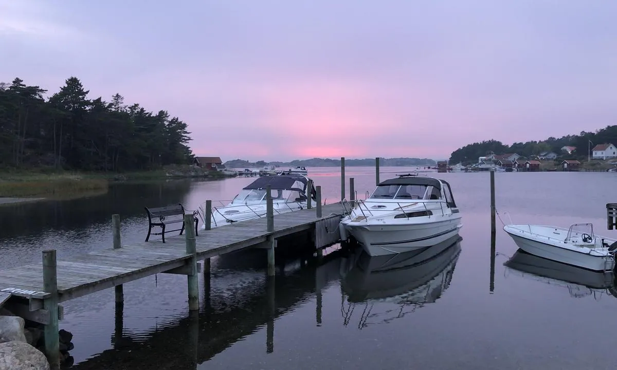 Saltö - Tjärnö marina laboratorium: Ved Tjärnö Marina Laboratorium er det plass til to grunne båter.