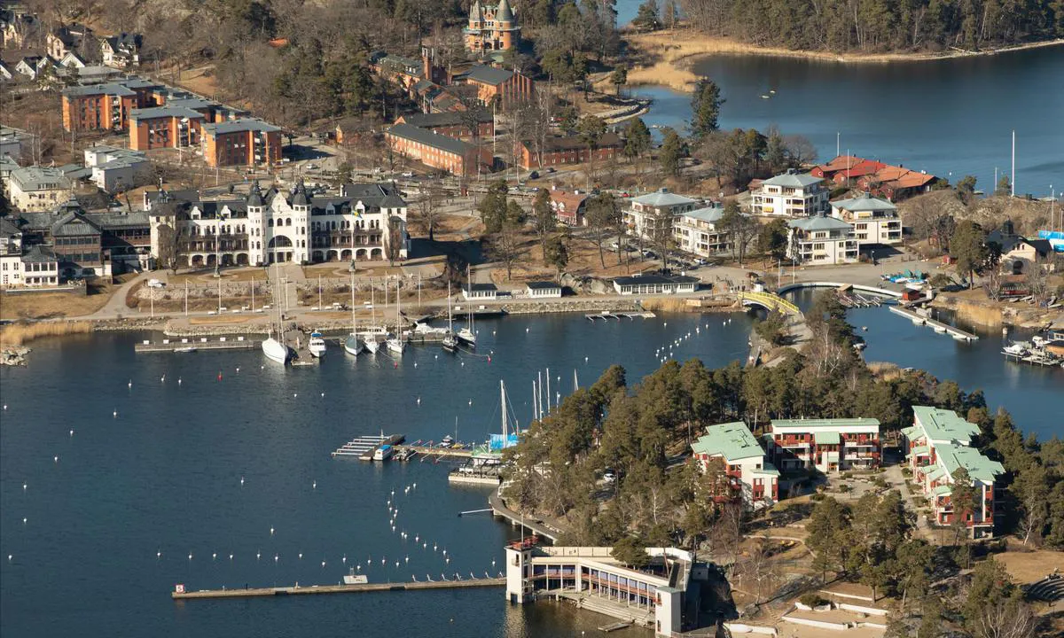 Aerial photo of Saltsjöbaden - Hotellviken. Presented in cooperation with fotoflyg.se. You can order this as a framed print on their website (link below). Use code "harbourmaps" to get a 10% rebate