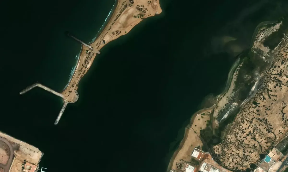 Satelite image of Saraya Island anchorage