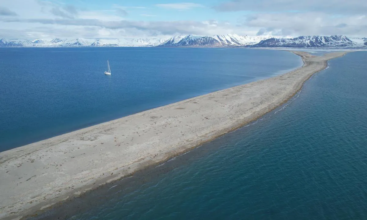 Sarstangen nord: View of the eastern part of the anchorage