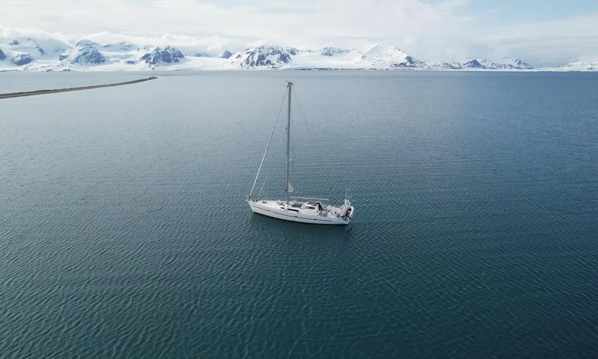 Sarstangen nord: {"base": "en", "no": "Den vestlige delen av ankringsplassen", "se": "Den v\u00e4stra delen av ankringsplatsen", "en": "The western part of the anchorage", "da": "Den vestlige del af ankerpladsen", "fr": "La partie ouest de la zone de mouillage", "de": "Der westliche Teil des Ankerplatzes", "es": "La parte occidental del fondeadero", "it": "La parte occidentale del ancoraggio", "pt": "A parte ocidental da ancoragem", "nl": "Het westelijke deel van het ankergebied", "pl": "Zachodnia cz\u0119\u015b\u0107 kotwicowiska", "uk": "\u0417\u0430\u0445\u0456\u0434\u043d\u0430 \u0447\u0430\u0441\u0442\u0438\u043d\u0430 \u044f\u043a\u043e\u0440\u043d\u043e\u0457 \u0441\u0442\u043e\u044f\u043d\u043a\u0438", "ro": "Partea de vest a ancorajului", "tr": "Demirleme yerinin bat\u0131 k\u0131sm\u0131", "el": "\u03a4\u03bf \u03b4\u03c5\u03c4\u03b9\u03ba\u03cc \u03c4\u03bc\u03ae\u03bc\u03b1 \u03c4\u03bf\u03c5 \u03b1\u03b3\u03ba\u03c5\u03c1\u03bf\u03b2\u03bf\u03bb\u03af\u03bf\u03c5", "cs": "Z\u00e1padn\u00ed \u010d\u00e1st kotvi\u0161t\u011b", "hu": "A horgonyz\u00e1s nyugati r\u00e9sze", "fi": "Ankkuripaikan l\u00e4nsiosa", "bg": "\u0417\u0430\u043f\u0430\u0434\u043d\u0430\u0442\u0430 \u0447\u0430\u0441\u0442 \u043d\u0430 \u043a\u043e\u0442\u0432\u0435\u043d\u043e\u0442\u043e \u043c\u044f\u0441\u0442\u043e", "sr": "Zapadni deo sidri\u0161ta", "et": "Ankruala l\u00e4\u00e4nepoolne osa", "lv": "Enkura vietas rietumu da\u013ca", "lt": "Vakar\u0173 dalis inkaraviet\u0117s"}