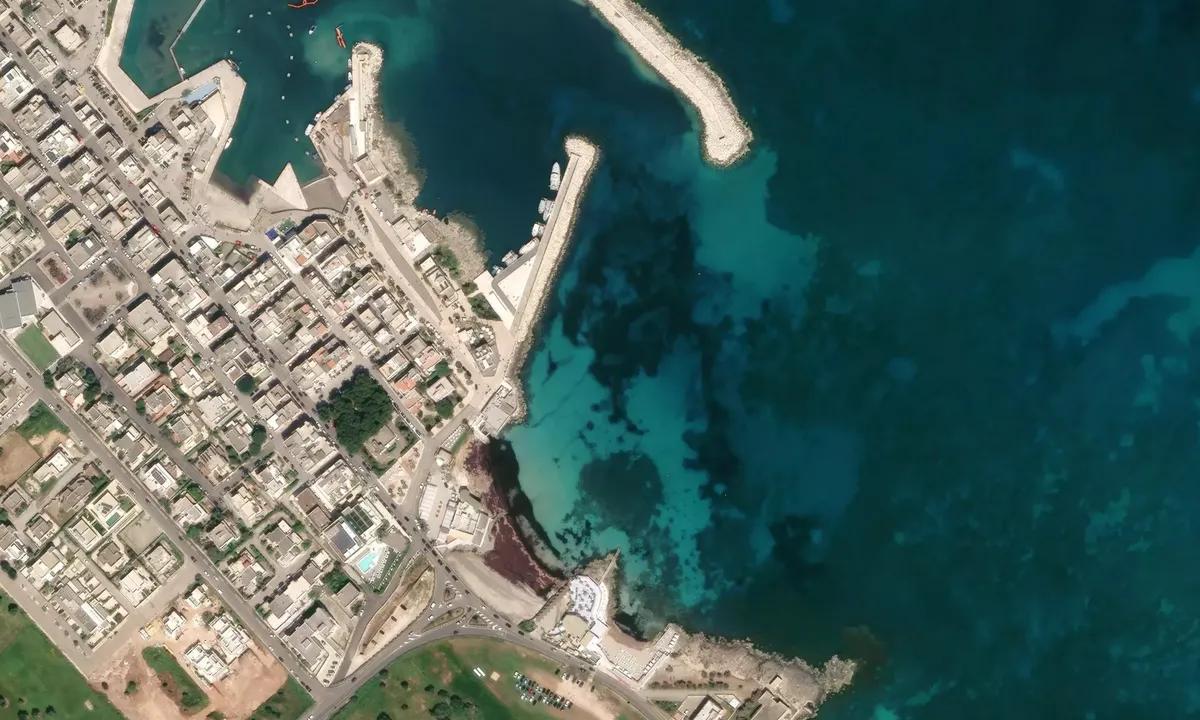 Satelite image of Savelletri front marina