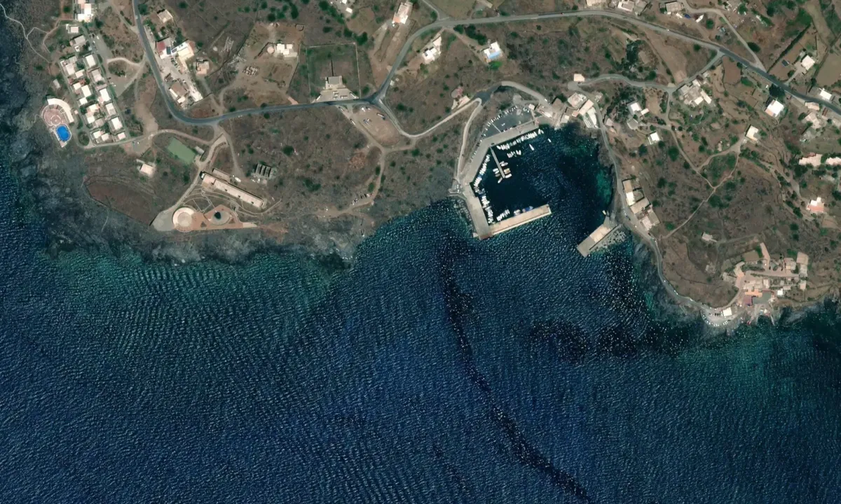 Flyfoto av Scauri