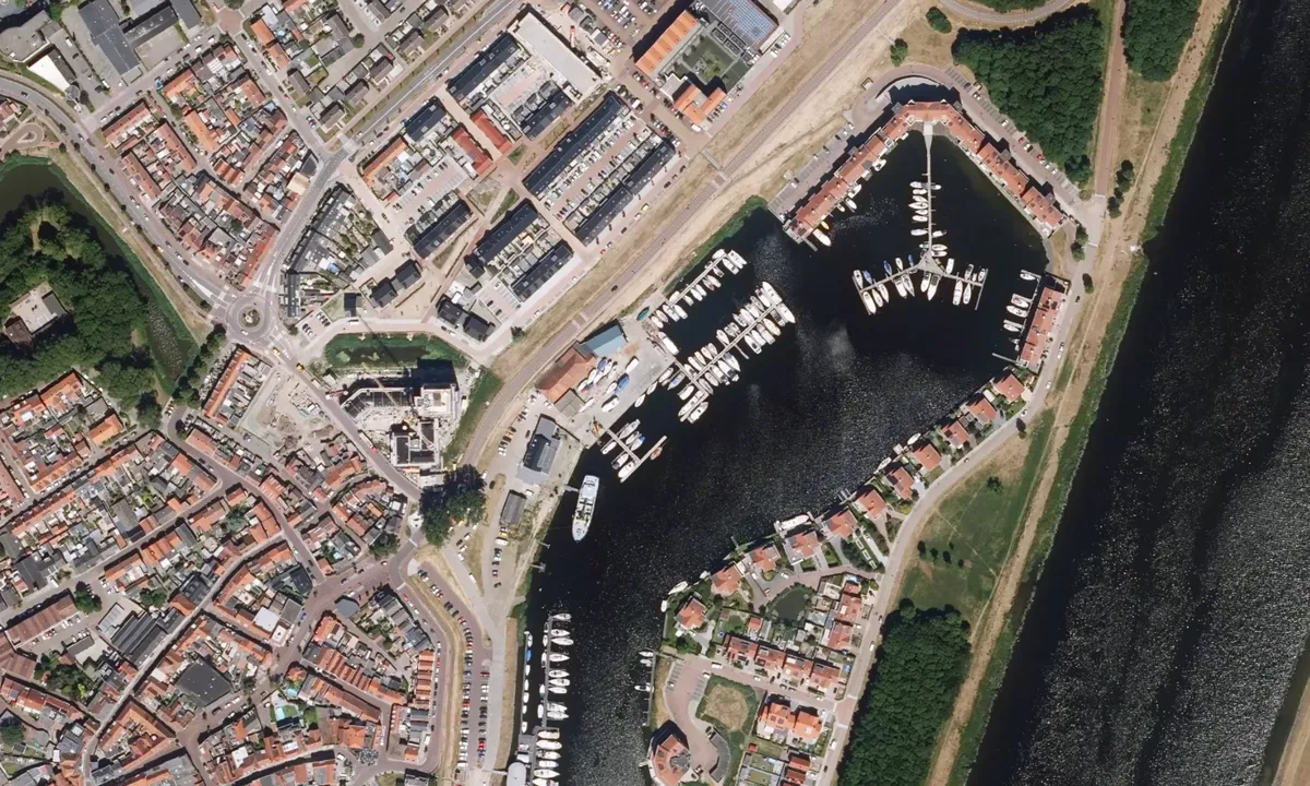 Flyfoto av Scheepswerf M. van Duivendijk