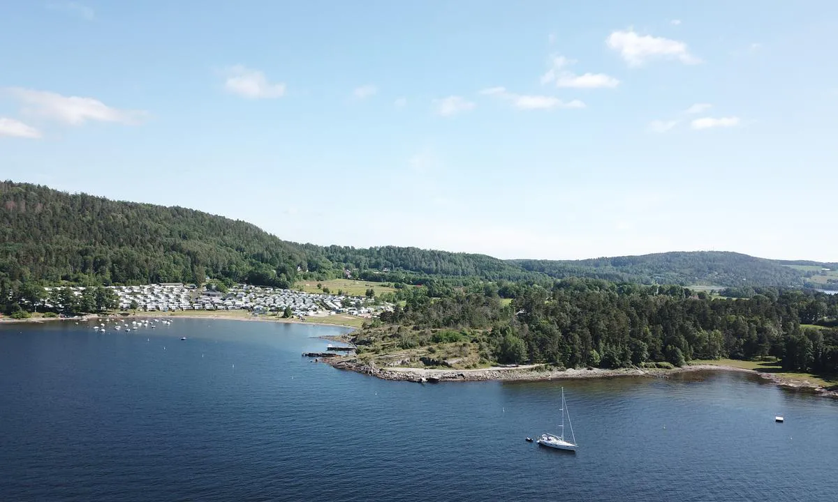 Signalodden: Luftfoto mot SØ. Nes Camping i bakgrunn.