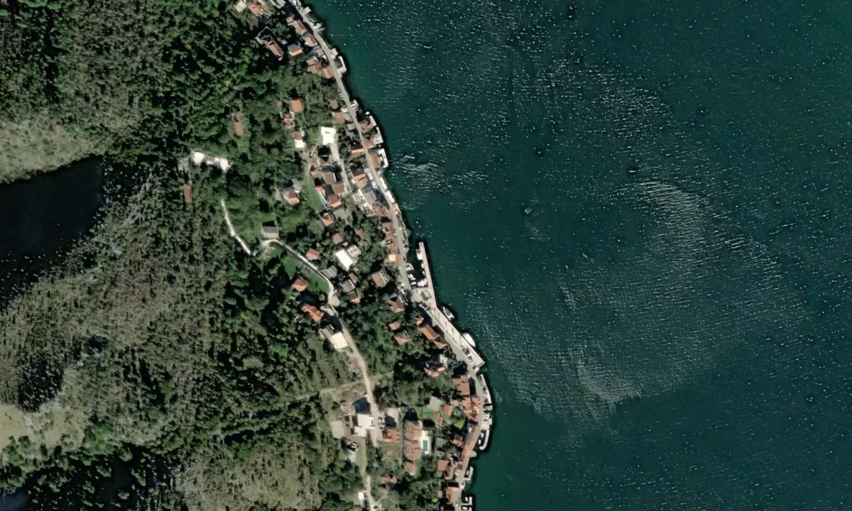 Flyfoto av SimpleSail Marina Muo