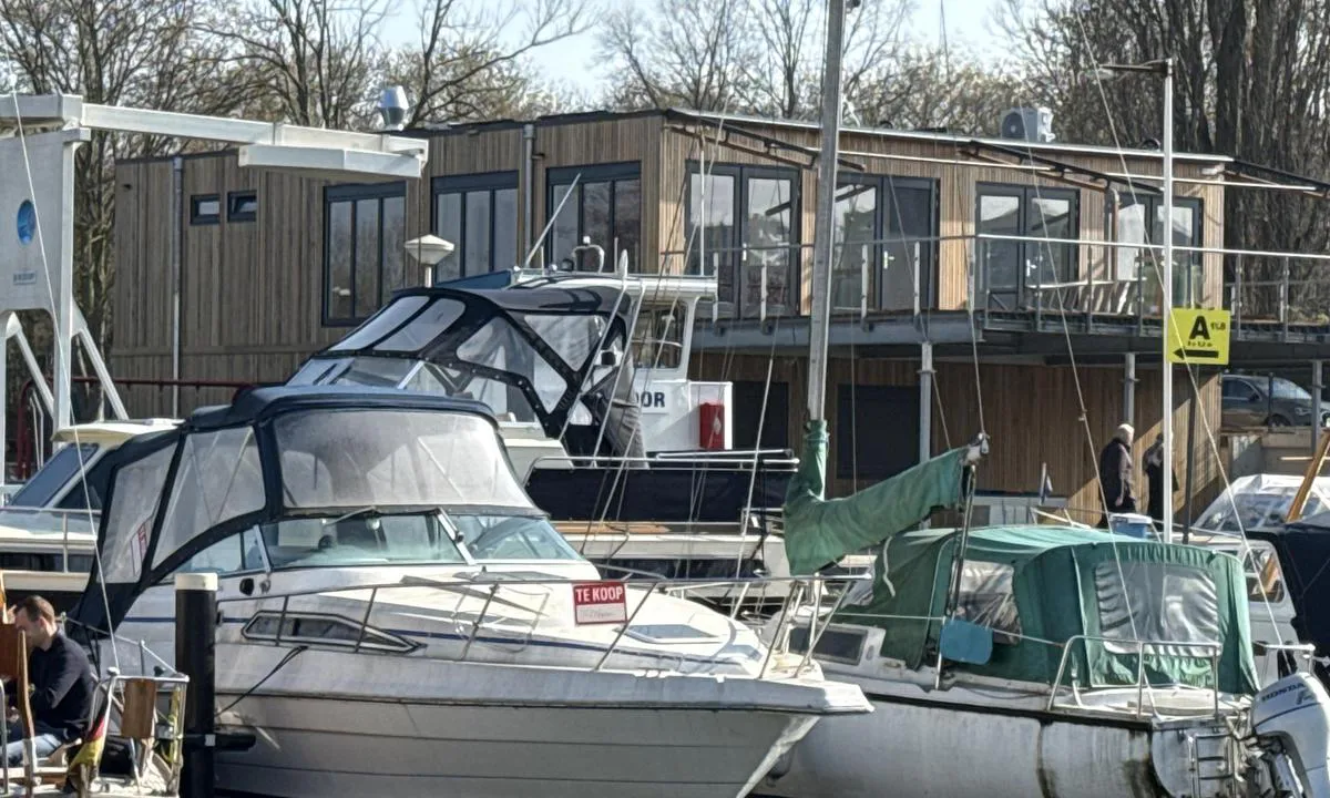 Sixhaven Watersport: {"base": "en", "no": "Nytt klubbhus i 2026!", "se": "Nytt klubbhus 2026!", "en": "New clubhouse in 2026!", "da": "Nyt klubhus i 2026!", "fr": "Nouveau club-house en 2026 !", "de": "Neues Clubhaus im Jahr 2026!", "es": "\u00a1Nuevo club n\u00e1utico en 2026!", "it": "Nuova sede del club nel 2026!", "pt": "Novo clube em 2026!", "nl": "Nieuw clubhuis in 2026!", "pl": "Nowy klub jachtowy w 2026 roku!", "uk": "\u041d\u043e\u0432\u0438\u0439 \u043a\u043b\u0443\u0431\u043d\u0438\u0439 \u0431\u0443\u0434\u0438\u043d\u043e\u043a \u0443 2026 \u0440\u043e\u0446\u0456!", "ro": "Noul club nautic \u00een 2026!", "tr": "2026'da yeni kul\u00fcp binas\u0131!", "el": "\u039d\u03ad\u03bf \u03ba\u03bb\u03b1\u03bc\u03c0 \u03c4\u03bf 2026!", "cs": "Nov\u00fd klubov\u00fd d\u016fm v roce 2026!", "hu": "\u00daj klubbh\u00e1z 2026-ban!", "fi": "Uusi klubitalo vuonna 2026!", "bg": "\u041d\u043e\u0432 \u043a\u043b\u0443\u0431 \u043f\u0440\u0435\u0437 2026 \u0433.!", "sr": "Novi klupski dom u 2026!", "et": "Uus klubihoone 2026!", "lv": "Jauna kluba \u0113ka 2026. gad\u0101!", "lt": "Naujas klubas 2026 m.!"}