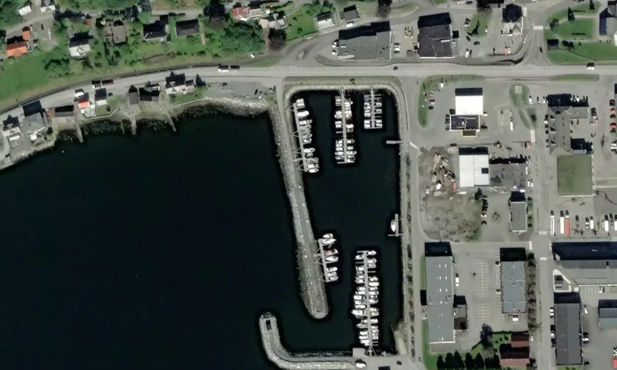 Satelite image of Sjøholt Småbåthamn