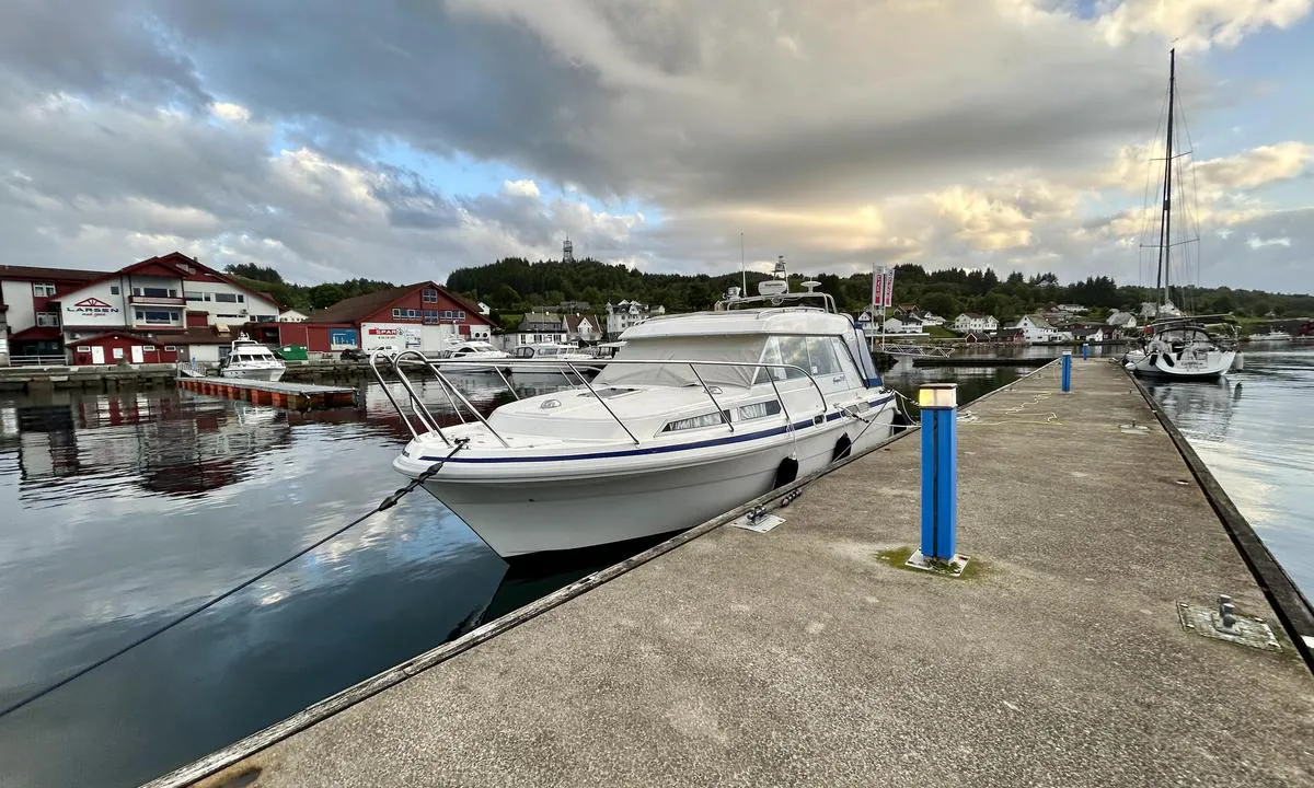 Sjøsio Gjestehamn - Fitjar: {"base": "no", "no": "God plass i havnene \u2013 fort\u00f8y longside og nyt sommeren! \u2693\u2600\ufe0f", "se": "Gott om plats i hamnarna - f\u00f6rt\u00f6j l\u00e5ngsides och njut av sommaren! \u2693\u2600\ufe0f", "en": "Plenty of space in the harbors - moor alongside and enjoy the summer! \u2693\u2600\ufe0f", "da": "God plads i havnene - fort\u00f8j langsiden og nyd sommeren! \u2693\u2600\ufe0f", "fr": "Beaucoup de place dans les ports - amarre longside et profitez de l'\u00e9t\u00e9! \u2693\u2600\ufe0f", "de": "Viel Platz in den H\u00e4fen - legen Sie l\u00e4ngsseits an und genie\u00dfen Sie den Sommer! \u2693\u2600\ufe0f", "es": "Buen espacio en los puertos - amarra de costado y disfruta del verano! \u2693\u2600\ufe0f", "it": "Buono spazio nei porti - ormeggiate all\u2019inglese e godetevi l\u2019estate! \u2693\u2600\ufe0f", "pt": "Amplo espa\u00e7o nos portos - amarre alongside e desfrute do ver\u00e3o! \u2693\u2600\ufe0f", "nl": "Goede ruimte in de havens - leg naast en geniet van de zomer! \u2693\u2600\ufe0f", "pl": "Du\u017co miejsc w portach - cumuj przy burcie i ciesz si\u0119 latem! \u2693\u2600\ufe0f", "uk": "\u0417\u0440\u0443\u0447\u043d\u0435 \u043c\u0456\u0441\u0446\u0435 \u0432 \u0433\u0430\u0432\u0430\u043d\u044f\u0445 - \u043f\u0440\u0438\u0441\u0442\u0456\u0431\u0430\u0439\u0442\u0435\u0441\u044f \u0434\u043e \u043f\u0440\u0438\u0447\u0430\u043b\u0443 \u0456 \u043d\u0430\u0441\u043e\u043b\u043e\u0434\u0436\u0443\u0439\u0442\u0435\u0441\u044f \u043b\u0456\u0442\u043e\u043c! \u2693\u2600\ufe0f", "ro": "Locuri bune \u00een porturi - tr\u0103ge\u021bi la chei \u0219i bucura\u021bi-v\u0103 de var\u0103! \u2693\u2600\ufe0f", "tr": "Limanlarda geni\u015f alan - yan\u0131na yana\u015f\u0131n ve yaz\u0131n tad\u0131n\u0131 \u00e7\u0131kar\u0131n! \u2693\u2600\ufe0f", "el": "\u0386\u03c6\u03b8\u03bf\u03bd\u03bf\u03c2 \u03c7\u03ce\u03c1\u03bf\u03c2 \u03c3\u03c4\u03b1 \u03bb\u03b9\u03bc\u03ac\u03bd\u03b9\u03b1 - \u03b4\u03ad\u03c3\u03c4\u03b5 \u03c0\u03b1\u03c1\u03ac\u03bb\u03bb\u03b7\u03bb\u03b1 \u03ba\u03b1\u03b9 \u03b1\u03c0\u03bf\u03bb\u03b1\u03cd\u03c3\u03c4\u03b5 \u03c4\u03bf \u03ba\u03b1\u03bb\u03bf\u03ba\u03b1\u03af\u03c1\u03b9! \u2693\u2600\ufe0f", "cs": "Dostatek m\u00edsta v p\u0159\u00edstavech - p\u0159iva\u017ete se bokem a u\u017eijte si l\u00e9to! \u2693\u2600\ufe0f", "hu": "J\u00f3 hely a kik\u00f6t\u0151kben - k\u00f6ss ki oldalra \u00e9s \u00e9lvezd a nyarat! \u2693\u2600\ufe0f", "fi": "Hyvin tilaa satamissa - kiinnit\u00e4 kylkikiinnitys ja nauti kes\u00e4st\u00e4! \u2693\u2600\ufe0f", "bg": "\u0414\u043e\u0441\u0442\u0430\u0442\u044a\u0447\u043d\u043e \u043c\u044f\u0441\u0442\u043e \u0432 \u043f\u0440\u0438\u0441\u0442\u0430\u043d\u0438\u0449\u0430\u0442\u0430 - \u0430\u043a\u043e\u0441\u0442\u0438\u0440\u0430\u0439\u0442\u0435 \u0443\u0441\u043f\u043e\u0440\u0435\u0434\u043d\u043e \u0438 \u0441\u0435 \u043d\u0430\u0441\u043b\u0430\u0434\u0435\u0442\u0435 \u043d\u0430 \u043b\u044f\u0442\u043e\u0442\u043e! \u2693\u2600\ufe0f", "sr": "Dosta mesta u lukama - prive\u017eite uz bok i u\u017eivajte u letu! \u2693\u2600\ufe0f", "et": "Sadamas on palju ruumi - kinnitage otsad pardaga kai \u00e4\u00e4res ja nautige suve! \u2693\u2600\ufe0f", "lv": "Laba vieta ost\u0101s - pie\u0137erieties s\u0101nos un izbaudiet vasaru! \u2693\u2600\ufe0f", "lt": "Geros vietos uostuose - \u0161vartuokis palei \u0161on\u0105 ir m\u0117gaukis vasara! \u2693\u2600\ufe0f"}