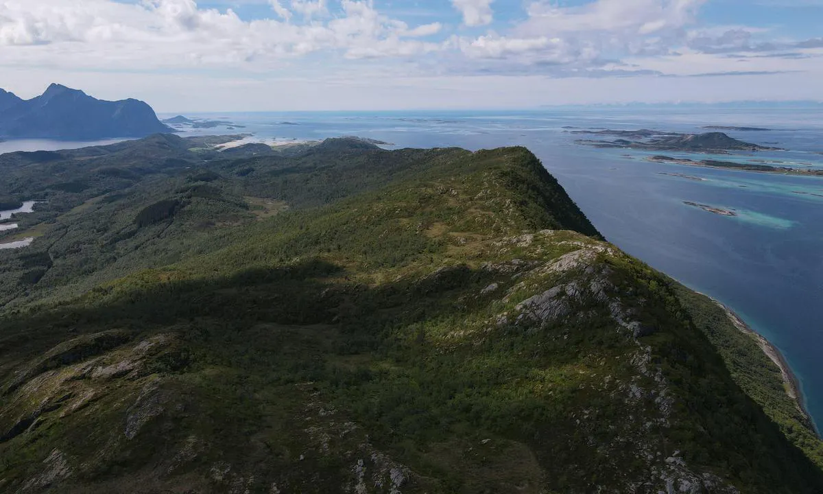 Skånlandsodden: Dronningstien føl åsryggen,  Flott utsikt