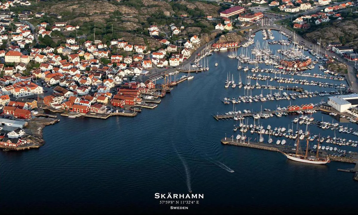 Aerial photo of Skärhamn. Presented in cooperation with fotoflyg.se. You can order this as a framed print on their website (link below). Use code "harbourmaps" to get a 10% rebate