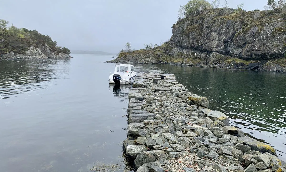 Skarvøyna - Herdla: Steinkaien i sør.