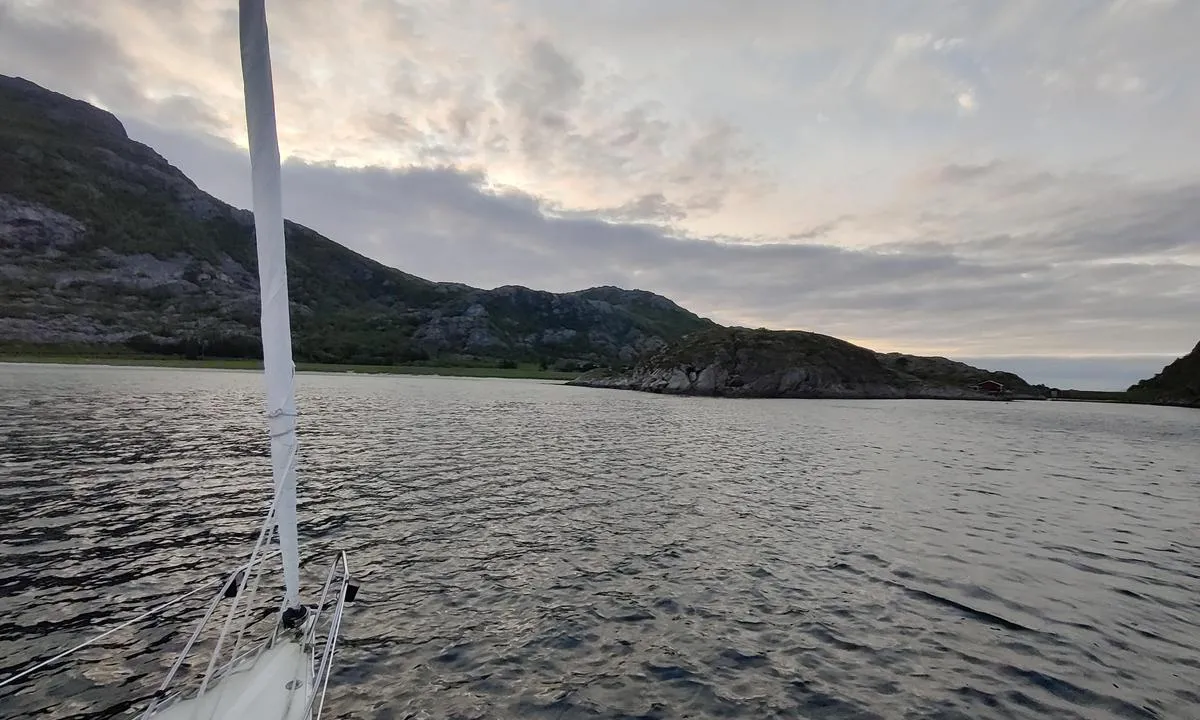 Skjåvika: {"base": "no", "no": "Tatt retning nord", "se": "Tagit riktning norr", "en": "<p>Set course north</p>", "da": "Tagen retning nord", "fr": "Pris cap au nord", "de": "Kurs Nord genommen", "es": "Tom\u00f3 rumbo norte", "it": "Preso direzione nord", "pt": "Tomando rumo ao norte", "nl": "Heeft richting noord", "pl": "Obrano kurs na p\u00f3\u0142noc", "uk": "\u0412\u0437\u044f\u0442\u043e \u043a\u0443\u0440\u0441 \u043d\u0430 \u043f\u0456\u0432\u043d\u0456\u0447", "ro": "Lu\u00e2nd direc\u021bia nord", "tr": "Kuzey y\u00f6n\u00fcnde al\u0131n", "el": "\u03a0\u03ae\u03c1\u03b1 \u03ba\u03b1\u03c4\u03b5\u03cd\u03b8\u03c5\u03bd\u03c3\u03b7 \u03c0\u03c1\u03bf\u03c2 \u03c4\u03bf\u03bd \u03b2\u03bf\u03c1\u03c1\u03ac", "cs": "Zam\u011b\u0159te kurz na sever", "hu": "Ir\u00e1ny \u00e9szak", "fi": "Otetaan suunta pohjoiseen", "bg": "\u041f\u043e\u0435\u043b\u0438 \u043a\u0443\u0440\u0441 \u043d\u0430 \u0441\u0435\u0432\u0435\u0440", "sr": "Usmeren prema severu", "et": "V\u00f5tke suund p\u00f5hja", "lv": "Virziens uz zieme\u013ciem", "lt": "Rinkit\u0117s krypt\u012f \u012f \u0161iaur\u0119"}