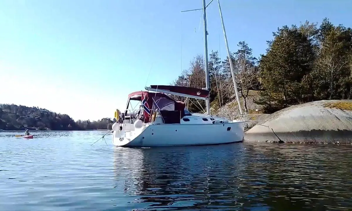 Skogholmen - Viksfjord: {"base": "no", "no": "Anker mot land. Nydelig holme. Spesielt om v\u00e5ren med kvitveis blomstring og enormt fuglekvitter. Godt skjermet fra SV vind. Flotte padle/sup muligheter", "se": "Ankra mot land. Underbar holme. Speciellt p\u00e5 v\u00e5ren med vitsippsblomstring och enorm f\u00e5gels\u00e5ng. V\u00e4l skyddad fr\u00e5n SV-vind. Fantastiska paddel-/SUP-m\u00f6jligheter", "en": "Anchor towards the land. Beautiful islet. Especially in the spring with white anemone blooming and immense bird calls. Well sheltered from SW wind. Great paddling/SUP opportunities.", "da": "<p>Anker mod land. Dejlig holme. Specielt om for\u00e5ret med hvide anemoner i blomst og enorm fuglekvidder. Godt beskyttet mod SV vind. Flotte muligheder for kajak/sup padling.</p>"}