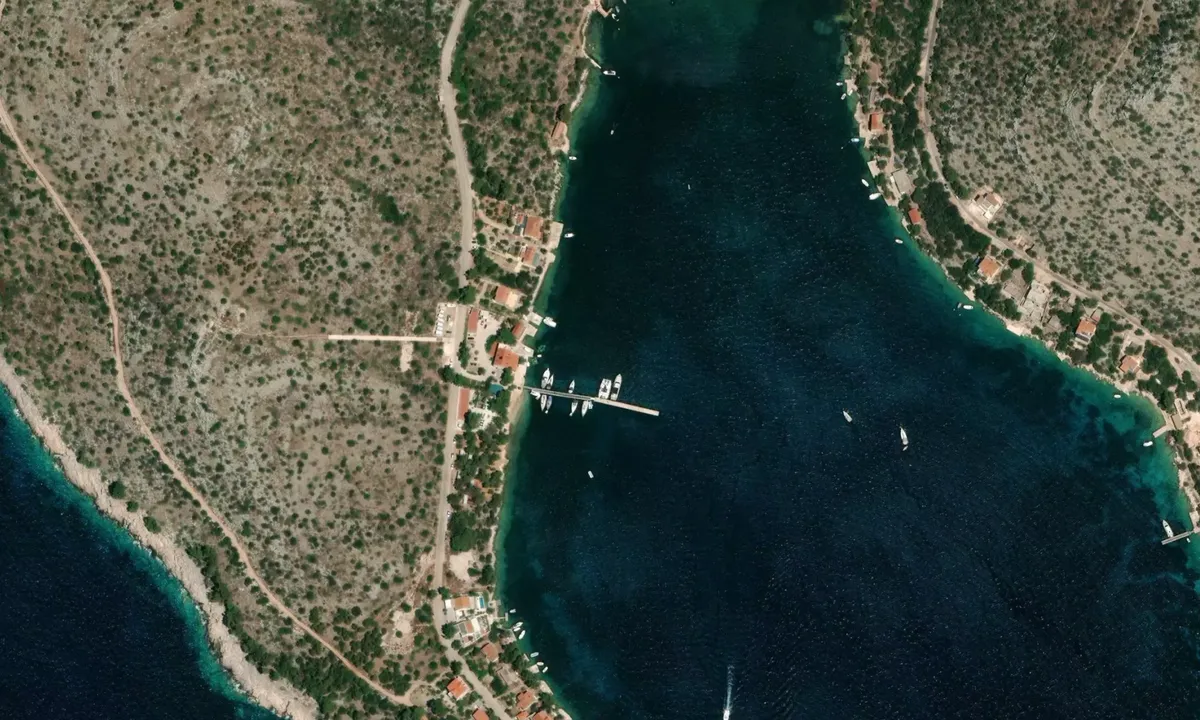 Flyfoto av Skrivena Luka Portorus