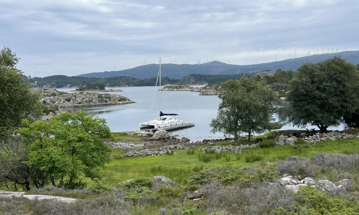 Smedaholmen Nord: {"base": "de", "no": "utsikt > N\u00d8", "se": "blick > NV", "en": "view > NE", "da": "<b>Udsigt</b> > NE", "fr": "vue > NE", "de": "blick > NE", "es": "vista > NE", "it": "vista > NE", "pt": "vista > NE", "nl": "zicht > NO", "pl": "widok > NE", "uk": "\u043d\u0430\u043f\u0440\u044f\u043c\u043e\u043a > \u041f\u043d\u0421\u0445", "ro": "vedere > NE", "tr": "g\u00f6r\u00fcn\u00fcm > KD", "el": "\u03c4\u03bf \u03b2\u03bb\u03ad\u03bc\u03bc\u03b1 > \u0392\u0391", "cs": "pohled > SV", "hu": "kil\u00e1t\u00e1s > \u00c9K", "fi": "katse > KO", "bg": "<blick> \u0421\u0417", "sr": "pogled > NE", "et": "vaade > NE", "lv": "skats > ZA", "lt": "vaizdas > \u0160R"}