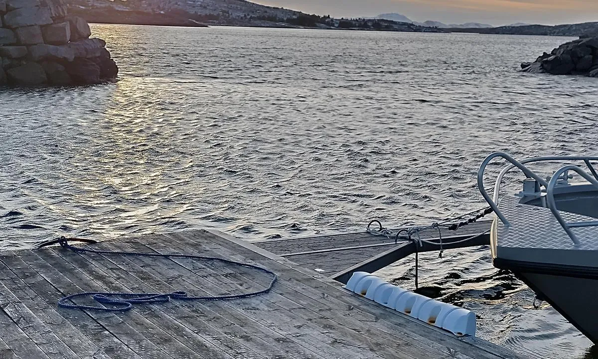 Sørgårdsvågen marina: Moloåpningen sett fra gjestebrygga.