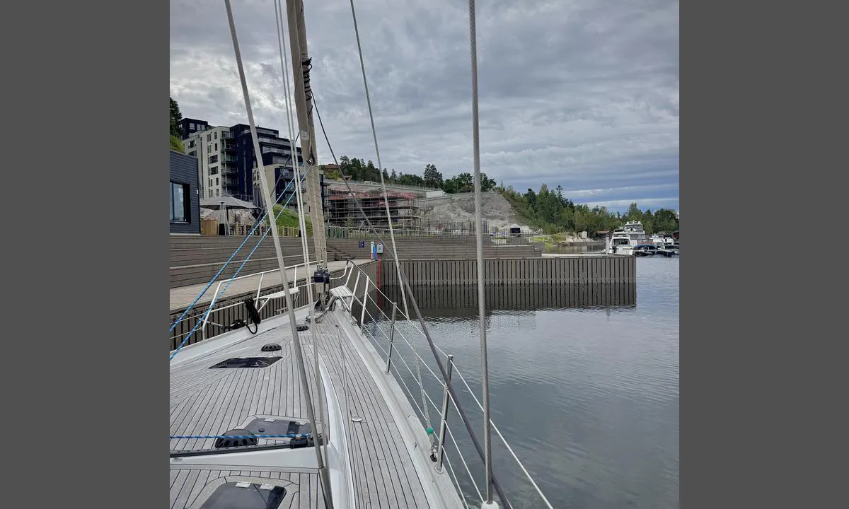 Spro Båthavn: {"base": "se", "no": "Omr\u00e5det er fortsatt en byggeplass i september 2025.", "se": "Omr\u00e5det \u00e4r fortfarande en bygnaddsplats i September 2025.", "en": "The area is still a construction site in September 2025.", "da": "Omr\u00e5det er stadig en byggeplads i september 2025.", "fr": "La zone est encore un chantier de construction en septembre 2025.", "de": "Das Gebiet ist im September 2025 noch eine Baustelle.", "es": "El \u00e1rea sigue siendo un lugar de construcci\u00f3n en septiembre de 2025.", "it": "L'area \u00e8 ancora un cantiere a settembre 2025.", "pt": "A \u00e1rea ainda ser\u00e1 um canteiro de obras em setembro de 2025.", "nl": "Het gebied is nog steeds een bouwplaats in september 2025.", "pl": "Obszar jest nadal placem budowy we wrze\u015bniu 2025 roku.", "uk": "\u0426\u044f \u0442\u0435\u0440\u0438\u0442\u043e\u0440\u0456\u044f \u0432\u0441\u0435 \u0449\u0435 \u0454 \u0431\u0443\u0434\u0456\u0432\u0435\u043b\u044c\u043d\u0438\u043c \u043c\u0430\u0439\u0434\u0430\u043d\u0447\u0438\u043a\u043e\u043c \u0443 \u0432\u0435\u0440\u0435\u0441\u043d\u0456 2025 \u0440\u043e\u043a\u0443.", "ro": "Zona este \u00eenc\u0103 un \u0219antier de construc\u021bii \u00een septembrie 2025.", "tr": "B\u00f6lge Eyl\u00fcl 2025'te hala bir in\u015faat sahas\u0131d\u0131r.", "el": "\u0397 \u03c0\u03b5\u03c1\u03b9\u03bf\u03c7\u03ae \u03b5\u03be\u03b1\u03ba\u03bf\u03bb\u03bf\u03c5\u03b8\u03b5\u03af \u03bd\u03b1 \u03b5\u03af\u03bd\u03b1\u03b9 \u03b5\u03c1\u03b3\u03bf\u03c4\u03ac\u03be\u03b9\u03bf \u03c4\u03bf\u03bd \u03a3\u03b5\u03c0\u03c4\u03ad\u03bc\u03b2\u03c1\u03b9\u03bf \u03c4\u03bf\u03c5 2025.", "cs": "Oblast je st\u00e1le stavebn\u00edm m\u00edstem v z\u00e1\u0159\u00ed 2025.", "hu": "A ter\u00fclet m\u00e9g mindig \u00e9p\u00edt\u00e9si ter\u00fclet 2025 szeptember\u00e9ben.", "fi": "Alue on edelleen rakennusty\u00f6maa syyskuussa 2025.", "bg": "\u041c\u044f\u0441\u0442\u043e\u0442\u043e \u0432\u0441\u0435 \u043e\u0449\u0435 \u0435 \u0441\u0442\u0440\u043e\u0438\u0442\u0435\u043b\u043d\u0430 \u043f\u043b\u043e\u0449\u0430\u0434\u043a\u0430 \u043f\u0440\u0435\u0437 \u0441\u0435\u043f\u0442\u0435\u043c\u0432\u0440\u0438 2025 \u0433.", "sr": "Podru\u010dje je jo\u0161 uvek gradili\u0161te u septembru 2025 godine.", "et": "Piirkond on endiselt ehitusplats 2025. aasta septembris.", "lv": "\u0160\u012b teritorija joproj\u0101m b\u016bs b\u016bvlaukums 2025. gada septembr\u012b.", "lt": "Vietov\u0117 vis dar yra statybos aik\u0161tel\u0117 2025 met\u0173 rugs\u0117j\u012f."}