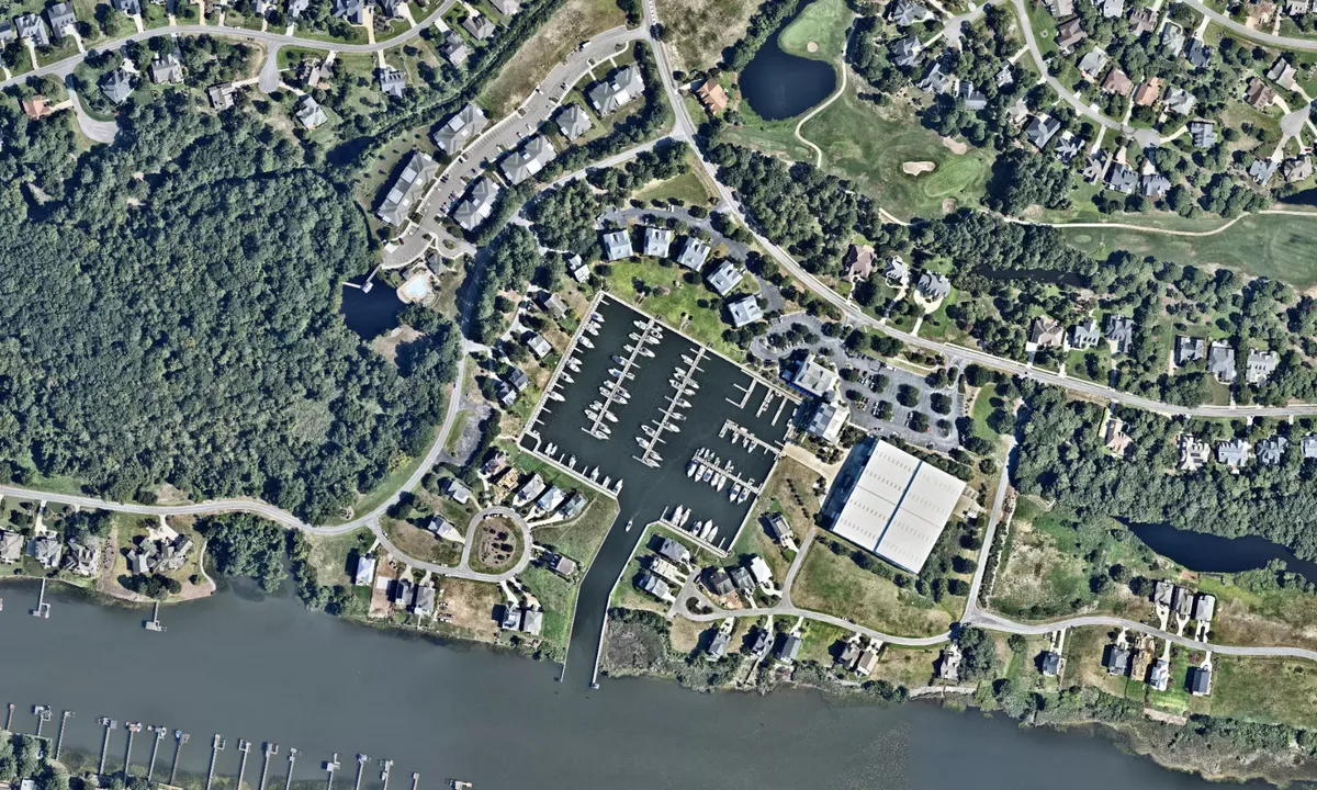 Flyfoto av St James Marina