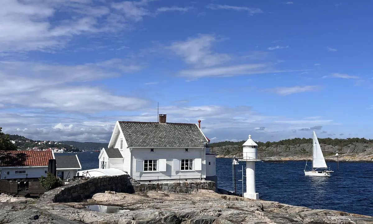 {"base": "no", "no": "Stangholmen fyr", "se": "Stangholmen fyr", "en": "Stangholmen Lighthouse", "da": "Stangholmen fyr", "fr": "Phare de Stangholmen", "de": "Stangholmen fyr", "es": "Faro de Stangholmen", "it": "Faro di Stangholmen", "pt": "Farol de Stangholmen", "nl": "Stangholmen vuurtoren", "pl": "Latarnia morska Stangholmen", "uk": "\u041c\u0430\u044f\u043a \u0421\u0442\u0430\u043d\u0433\u0433\u043e\u043b\u044c\u043c\u0435\u043d", "ro": "Farul Stangholmen", "tr": "Stangholmen feneri", "el": "\u03a6\u03ac\u03c1\u03bf\u03c2 \u03a3\u03c4\u03b1\u03bd\u03b3\u03ba\u03c7\u03cc\u03bb\u03bc\u03b5\u03bd", "cs": "Maj\u00e1k Stangholmen", "hu": "Stangholmen vil\u00e1g\u00edt\u00f3torony", "fi": "Stangholmenin majakka", "bg": "\u0424\u0430\u0440 \u0421\u0442\u0430\u043d\u0433\u0445\u043e\u043b\u043c\u0435\u043d", "sr": "\u0421\u0442\u0430\u043d\u0433\u0445\u043e\u043b\u043c\u0435\u043d \u0441\u0432\u0435\u0442\u0438\u043e\u043d\u0438\u043a", "et": "Stangholmeni tuletorn", "lv": "Stangholmen b\u0101ka", "lt": "Stangholmen \u0161vyturys"}