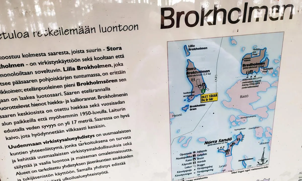 Yellow tag indicates position of Stora Brockholm, there is also two other harbours close by.