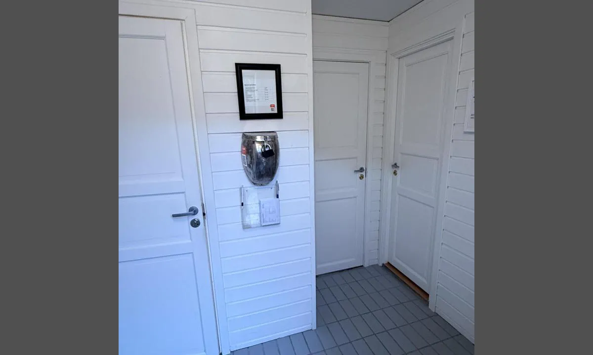 Storfosna Båtforening: {"base": "no", "no": "Flott servicehus.", "se": "Fin servicebyggnad.", "en": "Great service building.", "da": "Flot servicehus.", "fr": "Superbe maison de service.", "de": "Tolles Servicegeb\u00e4ude.", "es": "Excelente casa de servicios.", "it": "Ottimi servizi.", "pt": "Excelente casa de servi\u00e7os.", "nl": "Geweldig servicehuis.", "pl": "\u015awietny dom serwisowy.", "uk": "\u0427\u0443\u0434\u043e\u0432\u0438\u0439 \u0441\u0435\u0440\u0432\u0456\u0441\u043d\u0438\u0439 \u0431\u0443\u0434\u0438\u043d\u043e\u043a.", "ro": "Cas\u0103 de servicii minunat\u0103.", "tr": "Harika hizmet binas\u0131.", "el": "\u0395\u03be\u03b1\u03b9\u03c1\u03b5\u03c4\u03b9\u03ba\u03cc \u03ba\u03c4\u03af\u03c1\u03b9\u03bf \u03b5\u03be\u03c5\u03c0\u03b7\u03c1\u03ad\u03c4\u03b7\u03c3\u03b7\u03c2.", "cs": "Skv\u011bl\u00fd servisn\u00ed d\u016fm.", "hu": "Kiv\u00e1l\u00f3 szolg\u00e1ltat\u00f3h\u00e1z.", "fi": "Hieno palvelutalo.", "bg": "\u0421\u0442\u0440\u0430\u0445\u043e\u0442\u043d\u0430 \u0441\u0435\u0440\u0432\u0438\u0437\u043d\u0430 \u0441\u0433\u0440\u0430\u0434\u0430.", "sr": "\u041e\u0434\u043b\u0438\u0447\u043d\u0430 \u0441\u0435\u0440\u0432\u0438\u0441\u043d\u0430 \u043a\u0443\u045b\u0430.", "et": "Suurep\u00e4rane teenindushoone.", "lv": "Lieliska apkalpo\u0161anas \u0113ka.", "lt": "Puikus paslaug\u0173 pastatas."}