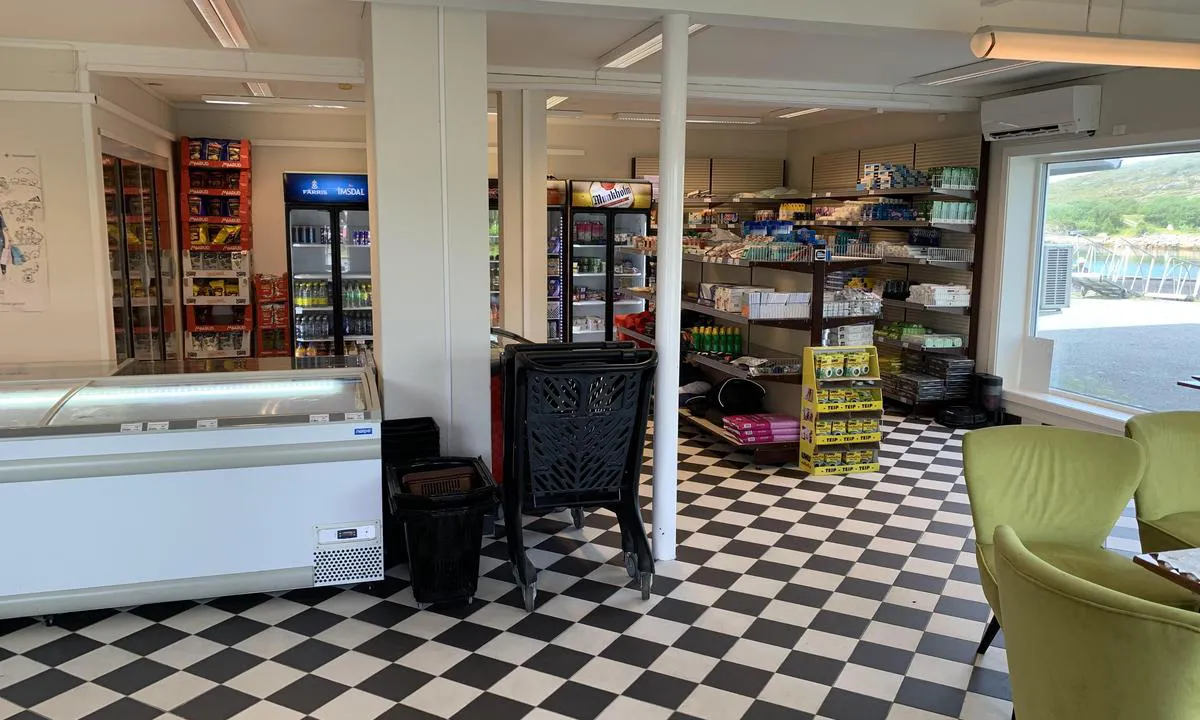 Støtt Havn: {"base": "no", "no": "Butikken, de har ferskbr\u00f8d p\u00e5 morningen", "se": "Butiken har f\u00e4rskt br\u00f6d p\u00e5 morgonen", "en": "The store, they have fresh bread in the morning", "da": "Butikken, de har frisk br\u00f8d om morgenen", "fr": "Le magasin, ils ont du pain frais le matin", "de": "Der Laden, sie haben frisches Brot am Morgen", "es": "La tienda, tienen pan fresco por la ma\u00f1ana", "it": "Il negozio, hanno pane fresco al mattino", "pt": "A loja, eles t\u00eam p\u00e3o fresco pela manh\u00e3", "nl": "De winkel, ze hebben vers brood in de ochtend", "pl": "Sklep, maj\u0105 \u015bwie\u017cy chleb rano", "uk": "\u041c\u0430\u0433\u0430\u0437\u0438\u043d, \u0432\u043e\u043d\u0438 \u043c\u0430\u044e\u0442\u044c \u0441\u0432\u0456\u0436\u0438\u0439 \u0445\u043b\u0456\u0431 \u0432\u0440\u0430\u043d\u0446\u0456", "ro": "Magazinul, au p\u00e2ine proasp\u0103t\u0103 diminea\u021ba", "tr": "Ak\u015famdan sabaha taze ekmekleri olan d\u00fckkan", "el": "\u03a4\u03bf \u03ba\u03b1\u03c4\u03ac\u03c3\u03c4\u03b7\u03bc\u03b1, \u03ad\u03c7\u03b5\u03b9 \u03c6\u03c1\u03ad\u03c3\u03ba\u03bf \u03c8\u03c9\u03bc\u03af \u03c4\u03bf \u03c0\u03c1\u03c9\u03af", "cs": "Obchod, maj\u00ed \u010derstv\u00fd chl\u00e9b r\u00e1no", "hu": "Az \u00fczlet, friss kenyeret \u00e1rulnak reggelente", "fi": "Kauppa, siell\u00e4 on tuoretta leip\u00e4\u00e4 aamulla", "bg": "\u041c\u0430\u0433\u0430\u0437\u0438\u043d\u044a\u0442, \u0442\u0435 \u0438\u043c\u0430\u0442 \u043f\u0440\u0435\u0441\u0435\u043d \u0445\u043b\u044f\u0431 \u0441\u0443\u0442\u0440\u0438\u043d\u0442\u0430", "sr": "Prodavnica, imaju sve\u017ei hleb ujutru", "et": "Pood, hommikul on v\u00e4rske leib", "lv": "Veikals, no r\u012bta ir svaiga maize", "lt": "Parduotuv\u0117, jie turi \u0161vie\u017eios duonos ryte"}