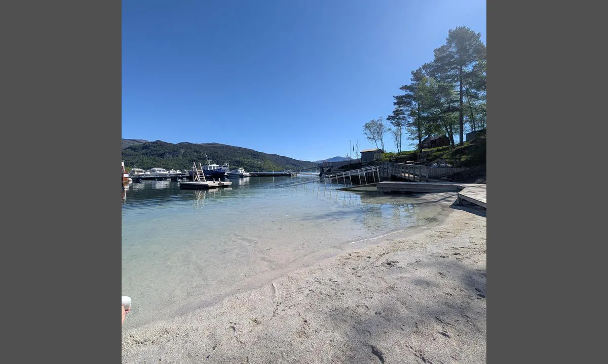 Strandebarm: Fantastic beach especially for the kids
Also possible to rent cano, paddle board 
100 kr per hour Recommended