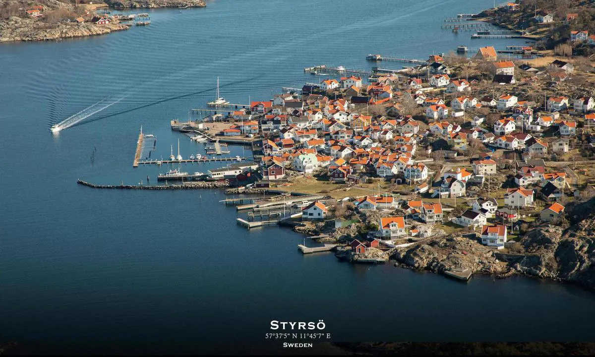 Aerial photo of Styrsö - Tången. Presented in cooperation with fotoflyg.se. You can order this as a framed print on their website (link below). Use code "harbourmaps" to get a 10% rebate
