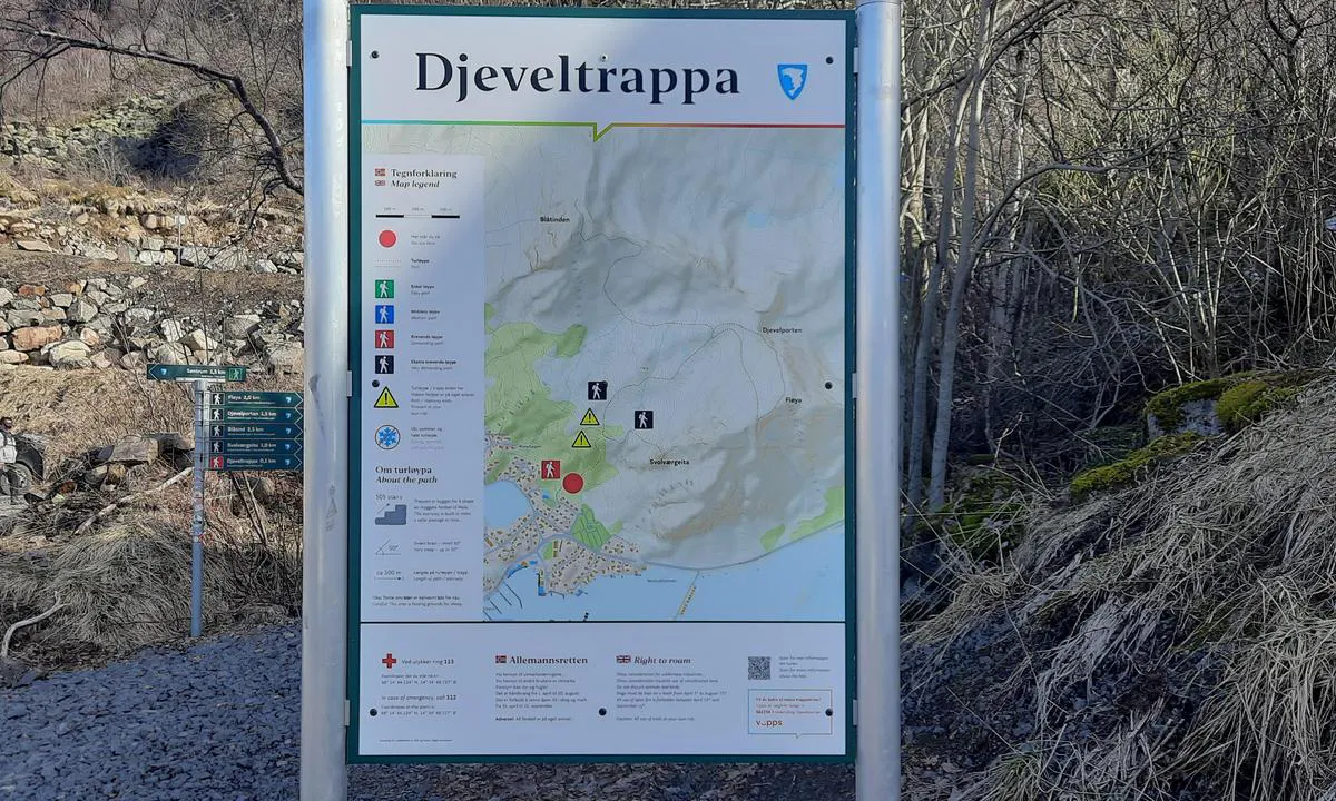 Svolværvågen: {"base": "en", "no": "Flott fottur til Djeveltrappen.", "se": "Fantastisk vandring till Dj\u00e4vulstrappan.", "en": "Great hike to the Devil's Staircase.", "da": "Fantastisk vandretur til Dj\u00e6vlens Trappe.", "fr": "Superbe randonn\u00e9e vers l'Escalier du Diable.", "de": "Gro\u00dfartige Wanderung zur Teufelstreppe.", "es": "Gran caminata a la Escalera del Diablo.", "it": "Ottima escursione alla Scala del Diavolo.", "pt": "\u00d3tima caminhada at\u00e9 a Escadaria do Diabo.", "nl": "Geweldige wandeltocht naar de Devil's Staircase.", "pl": "\u015awietna wycieczka do Schod\u00f3w Diab\u0142a.", "uk": "\u0412\u0435\u043b\u0438\u043a\u0438\u0439 \u043f\u043e\u0445\u0456\u0434 \u0434\u043e \u0427\u043e\u0440\u0442\u043e\u0432\u0438\u0445 \u0421\u0445\u043e\u0434\u0456\u0432.", "ro": "Drume\u021bie excelent\u0103 c\u0103tre Scara Diavolului.", "tr": "\u015eeytan Merdiveni'ne harika bir y\u00fcr\u00fcy\u00fc\u015f.", "el": "\u03a5\u03c0\u03ad\u03c1\u03bf\u03c7\u03b7 \u03c0\u03b5\u03b6\u03bf\u03c0\u03bf\u03c1\u03af\u03b1 \u03c3\u03c4\u03bf \u03a3\u03ba\u03ac\u03bb\u03b1 \u03c4\u03bf\u03c5 \u0394\u03b9\u03b1\u03b2\u03cc\u03bb\u03bf\u03c5.", "cs": "Skv\u011bl\u00e1 t\u00fara ke Schod\u016fm \u010f\u00e1bla.", "hu": "Nagy t\u00fara az \u00d6rd\u00f6g L\u00e9pcs\u0151j\u00e9hez.", "fi": "Upea patikointi Paholaisen portaikolle.", "bg": "\u0421\u0442\u0440\u0430\u0445\u043e\u0442\u0435\u043d \u043f\u043e\u0445\u043e\u0434 \u0434\u043e \u0414\u044f\u0432\u043e\u043b\u0441\u043a\u043e\u0442\u043e \u0441\u0442\u044a\u043b\u0431\u0438\u0449\u0435.", "sr": "Odli\u010dna \u0161etnja do \u0110avolskih stepenica.", "et": "Suurep\u00e4rane matkarada Kuradi Trepile.", "lv": "Lielisks p\u0101rg\u0101jiens uz Velna K\u0101p\u0113m.", "lt": "Puikus \u017eygis iki Velnio Laipt\u0173."}