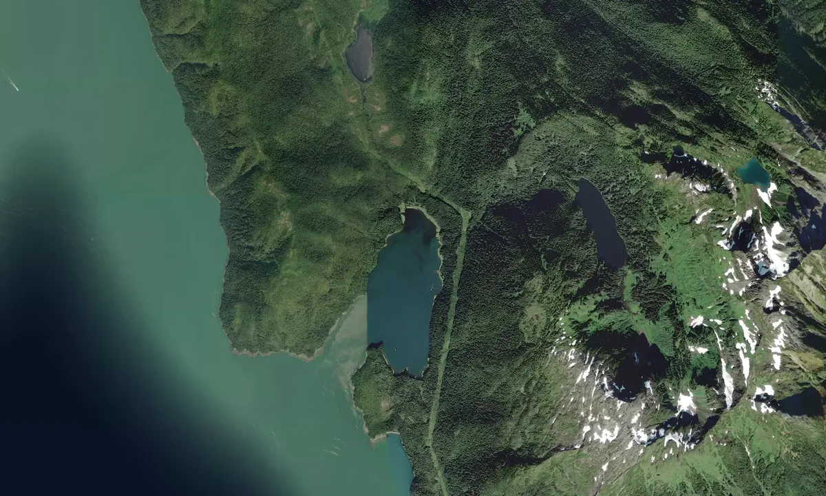 Flyfoto av Taku Harbor North