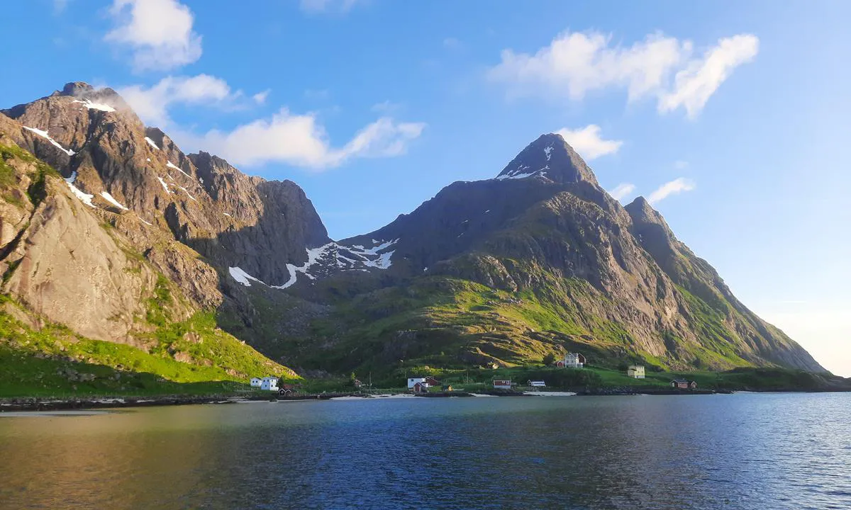 Tangstad: {"base": "en", "no": "Utsikten fra ankerplassen.", "se": "Utsikten fr\u00e5n ankringen.", "en": "The view from the anchoring.", "da": "Udsigten fra ankerpladsen.", "fr": "La vue depuis le mouillage.", "de": "Die Aussicht vom Ankerplatz.", "es": "La vista desde el fondeo.", "it": "La vista dall'ancoraggio.", "pt": "A vista da ancoragem.", "nl": "Het uitzicht vanaf het ankeren.", "pl": "Widok z kotwicowiska.", "uk": "\u0412\u0438\u0434 \u0437 \u044f\u043a\u043e\u0440\u043d\u043e\u0457 \u0441\u0442\u043e\u044f\u043d\u043a\u0438.", "ro": "Priveli\u0219tea din ancoraj.", "tr": "Demirlemeden manzara.", "el": "\u0397 \u03b8\u03ad\u03b1 \u03b1\u03c0\u03cc \u03c4\u03b7\u03bd \u03b1\u03b3\u03ba\u03c5\u03c1\u03bf\u03b2\u03bf\u03bb\u03af\u03b1.", "cs": "V\u00fdhled z kotvi\u0161t\u011b.", "hu": "A kil\u00e1t\u00e1s a horgonyz\u00f3helyr\u0151l.", "fi": "N\u00e4kym\u00e4 ankkuripaikalta.", "bg": "\u0418\u0437\u0433\u043b\u0435\u0434\u044a\u0442 \u043e\u0442 \u043a\u043e\u0442\u0432\u0435\u043d\u043e\u0442\u043e \u043c\u044f\u0441\u0442\u043e.", "sr": "Pogled sa sidri\u0161ta.", "et": "Vaade ankrupaigalt.", "lv": "Skats no enkuro\u0161an\u0101s vietas.", "lt": "Vaizdas nuo inkaravimo."}