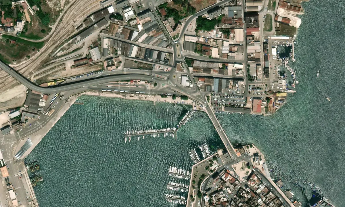 Flyfoto av Taranto Yacht