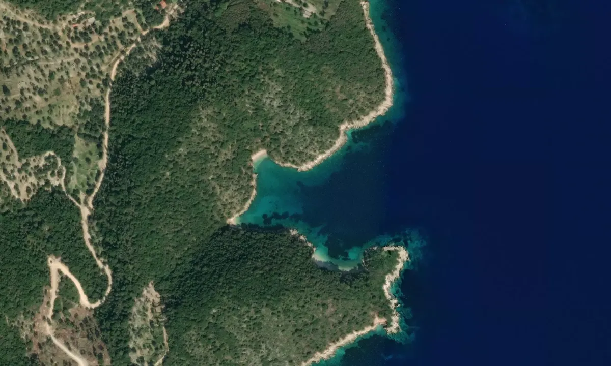 Flyfoto av Three beaches Bay