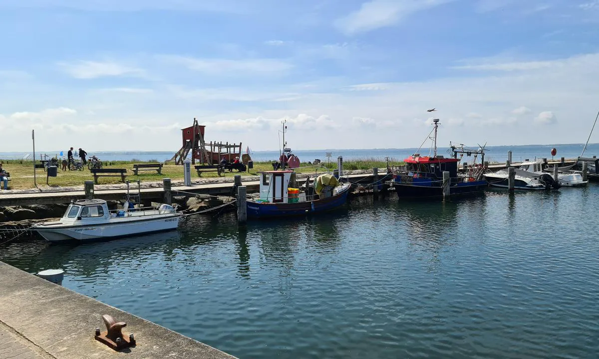 Timmdorf Marina: {"base": "en", "no": "lekeplass", "se": "lekplats", "en": "playground", "da": "legeplads", "fr": "aire de jeux", "de": "Spielplatz", "es": "parque infantil", "it": "parco giochi", "pt": "parque infantil", "nl": "speeltuin", "pl": "plac zabaw", "uk": "\u0434\u0438\u0442\u044f\u0447\u0438\u0439 \u043c\u0430\u0439\u0434\u0430\u043d\u0447\u0438\u043a", "ro": "loc de joac\u0103", "tr": "oyun alan\u0131", "el": "\u03c0\u03b1\u03b9\u03b4\u03b9\u03ba\u03ae \u03c7\u03b1\u03c1\u03ac", "cs": "h\u0159i\u0161t\u011b", "hu": "j\u00e1tsz\u00f3t\u00e9r", "fi": "leikkipaikka", "bg": "\u0434\u0435\u0442\u0441\u043a\u0430 \u043f\u043b\u043e\u0449\u0430\u0434\u043a\u0430", "sr": "igrali\u0161te", "et": "m\u00e4nguv\u00e4ljak", "lv": "rota\u013cu laukums", "lt": "\u017eaidim\u0173 aik\u0161tel\u0117"}