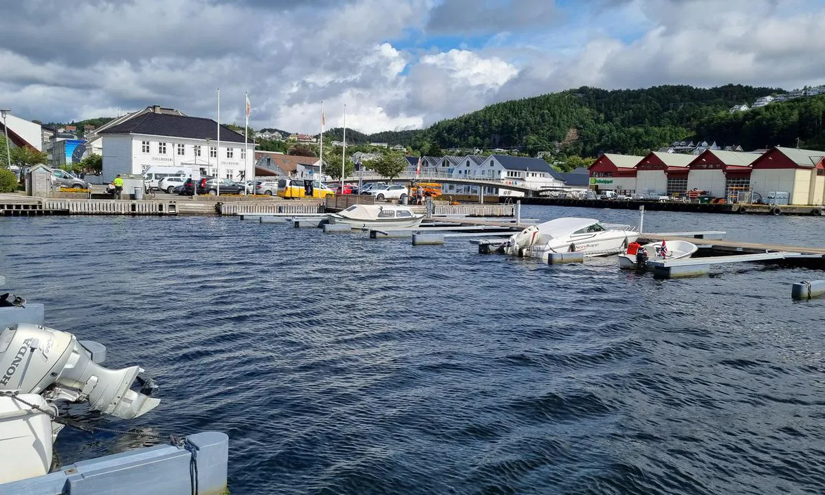 Tollbodbryggen - Flekkefjord: Gjesteplasser er merket
